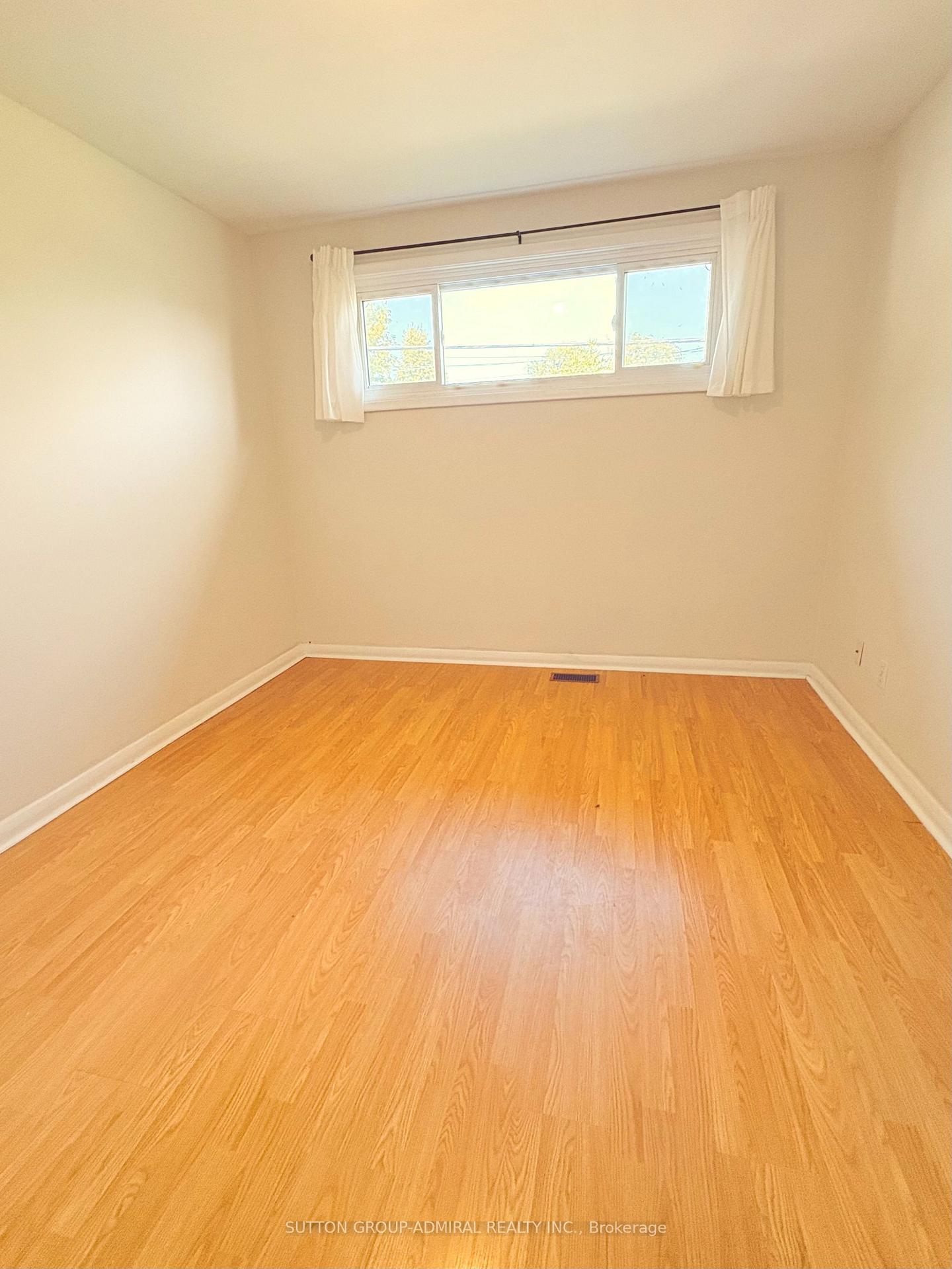 Photo 9 of 319 Dovedale Drive, Whitby, Downtown Whitby — HOMEH