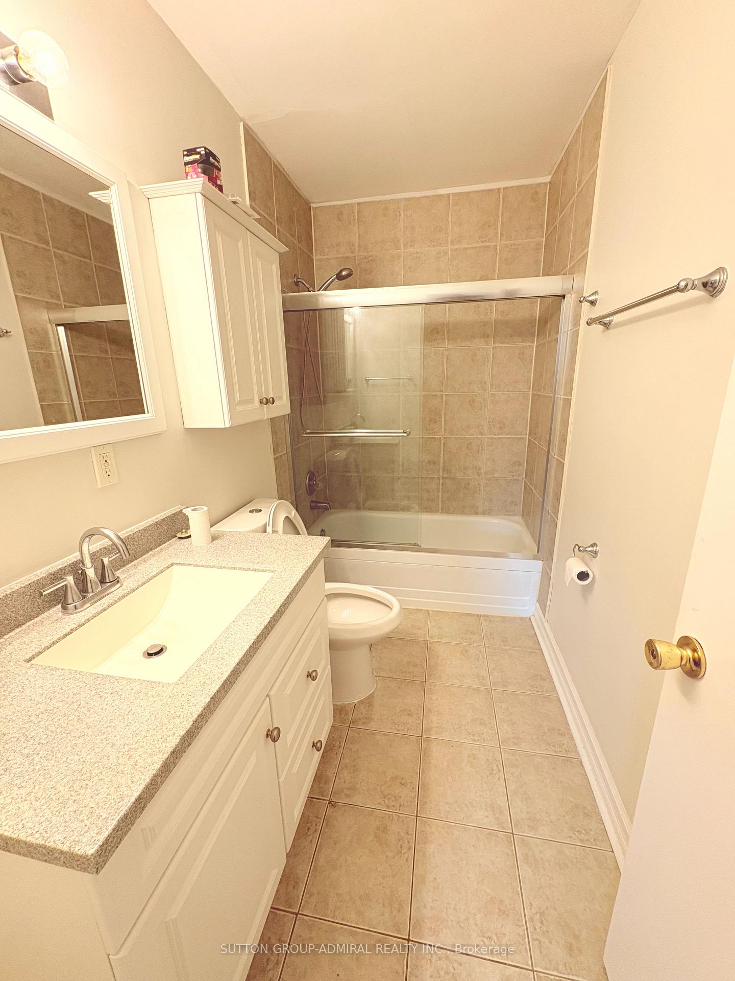 Photo 12 of 319 Dovedale Drive, Whitby, Downtown Whitby — HOMEH