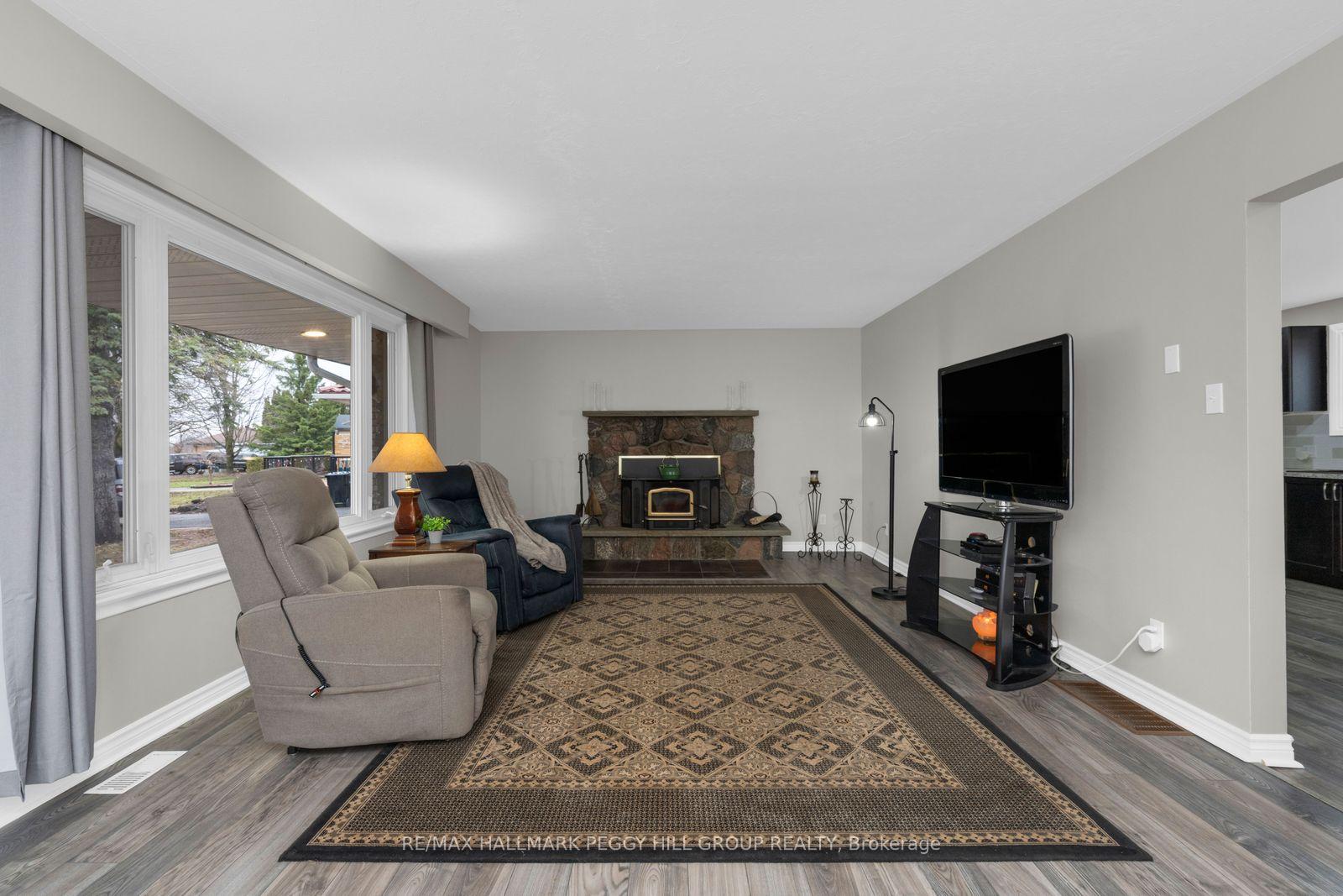 Photo 3 of 201 Dodson Road, Barrie, Painswick North — HOMEH