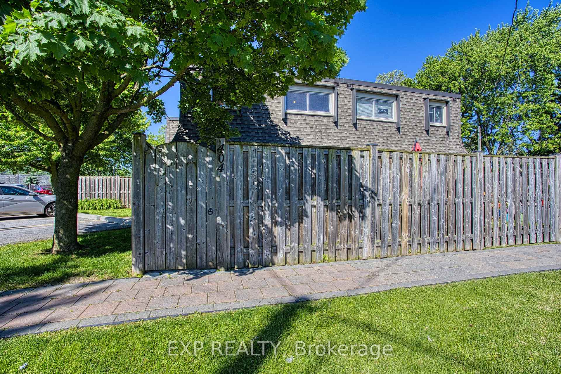 Photo 2 of Unit 404, 7 Viking Court, Grimsby, Grimsby Beach — HOMEH
