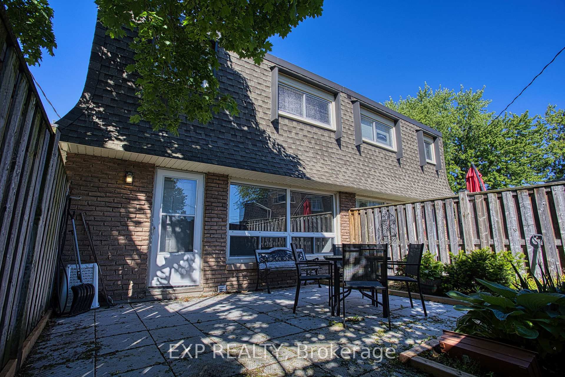 Photo 3 of Unit 404, 7 Viking Court, Grimsby, Grimsby Beach — HOMEH
