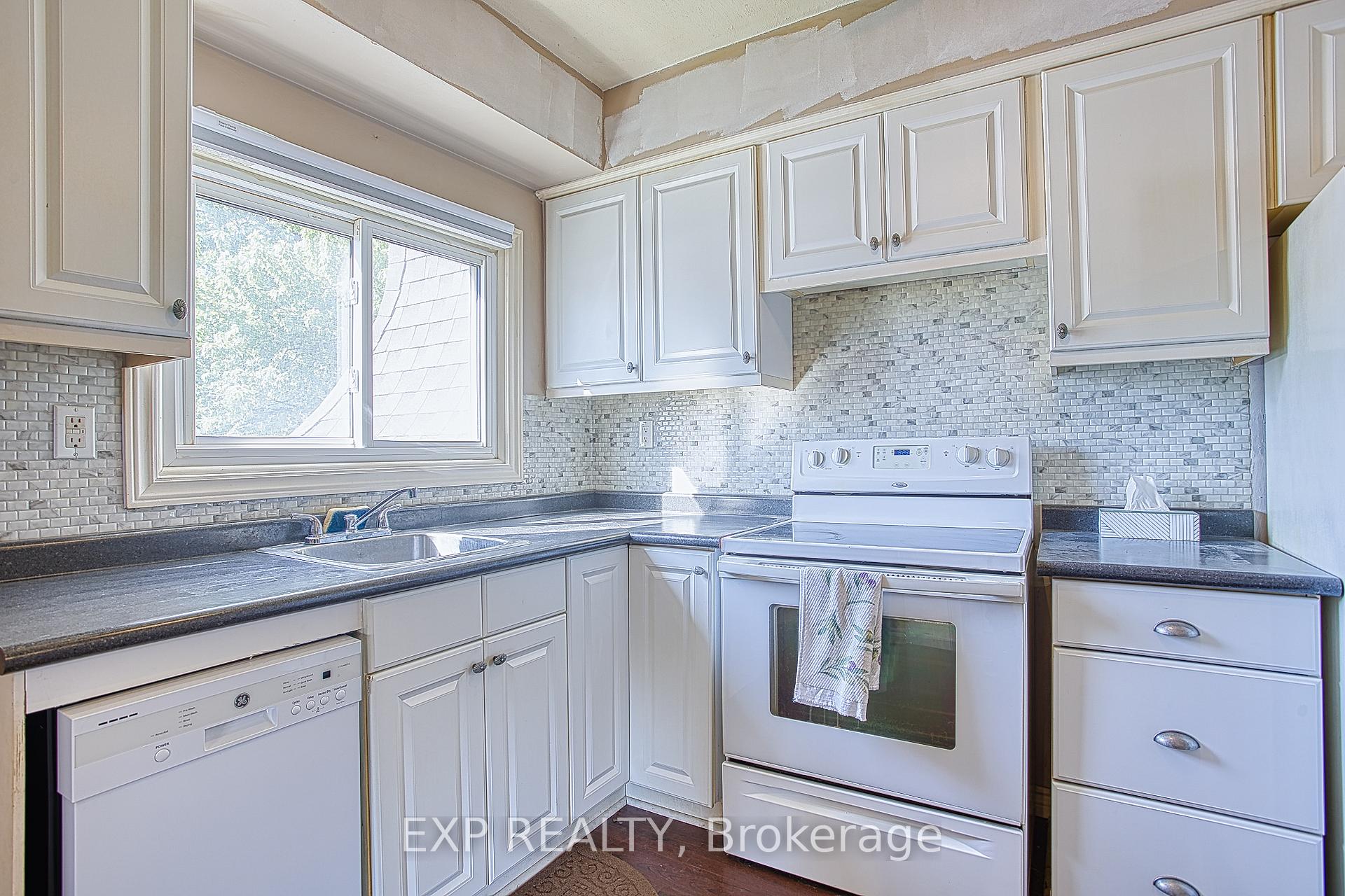 Photo 9 of Unit 404, 7 Viking Court, Grimsby, Grimsby Beach — HOMEH