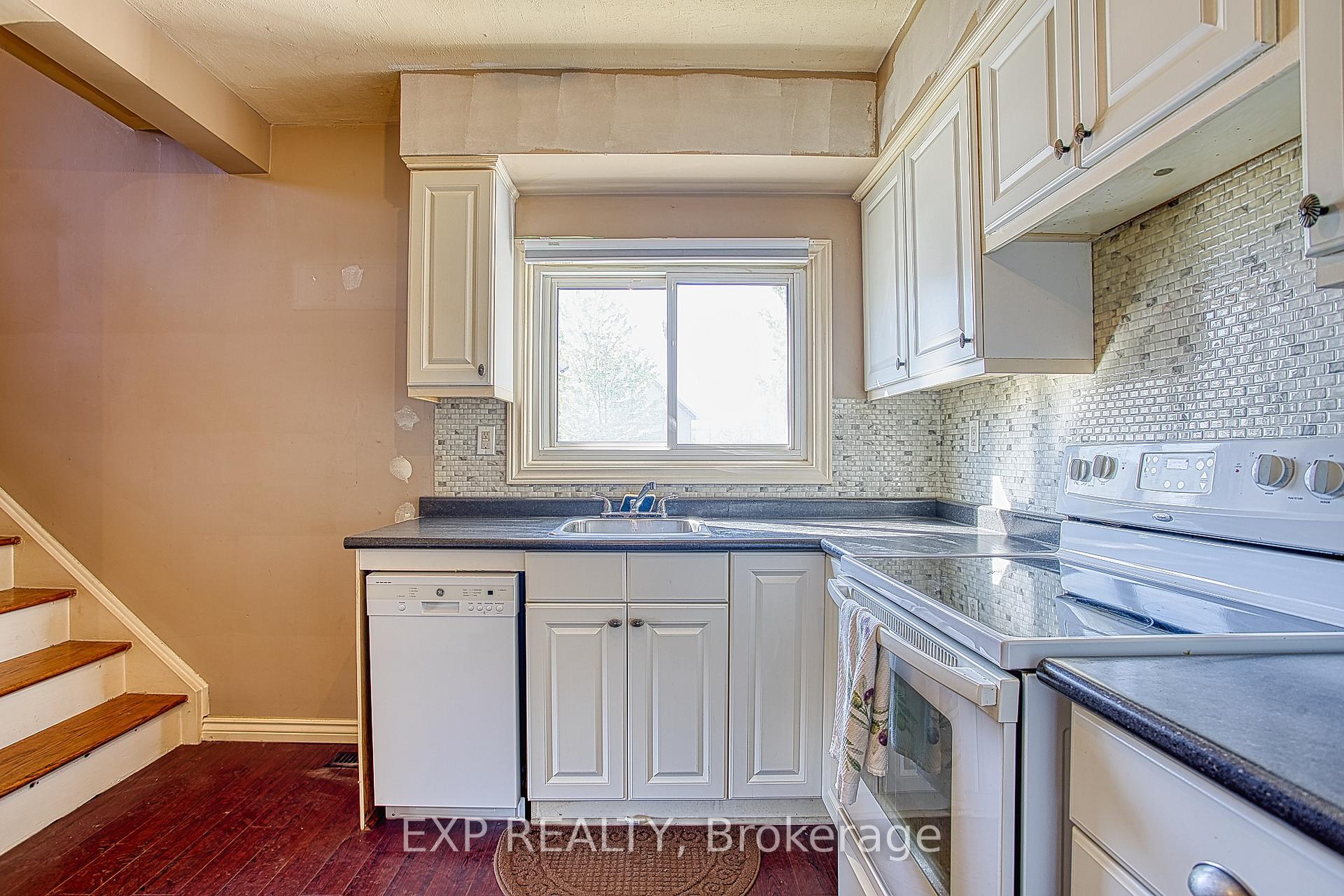 Photo 10 of Unit 404, 7 Viking Court, Grimsby, Grimsby Beach — HOMEH