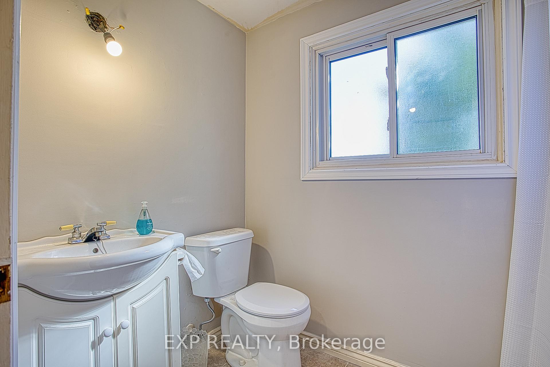 Photo 13 of Unit 404, 7 Viking Court, Grimsby, Grimsby Beach — HOMEH
