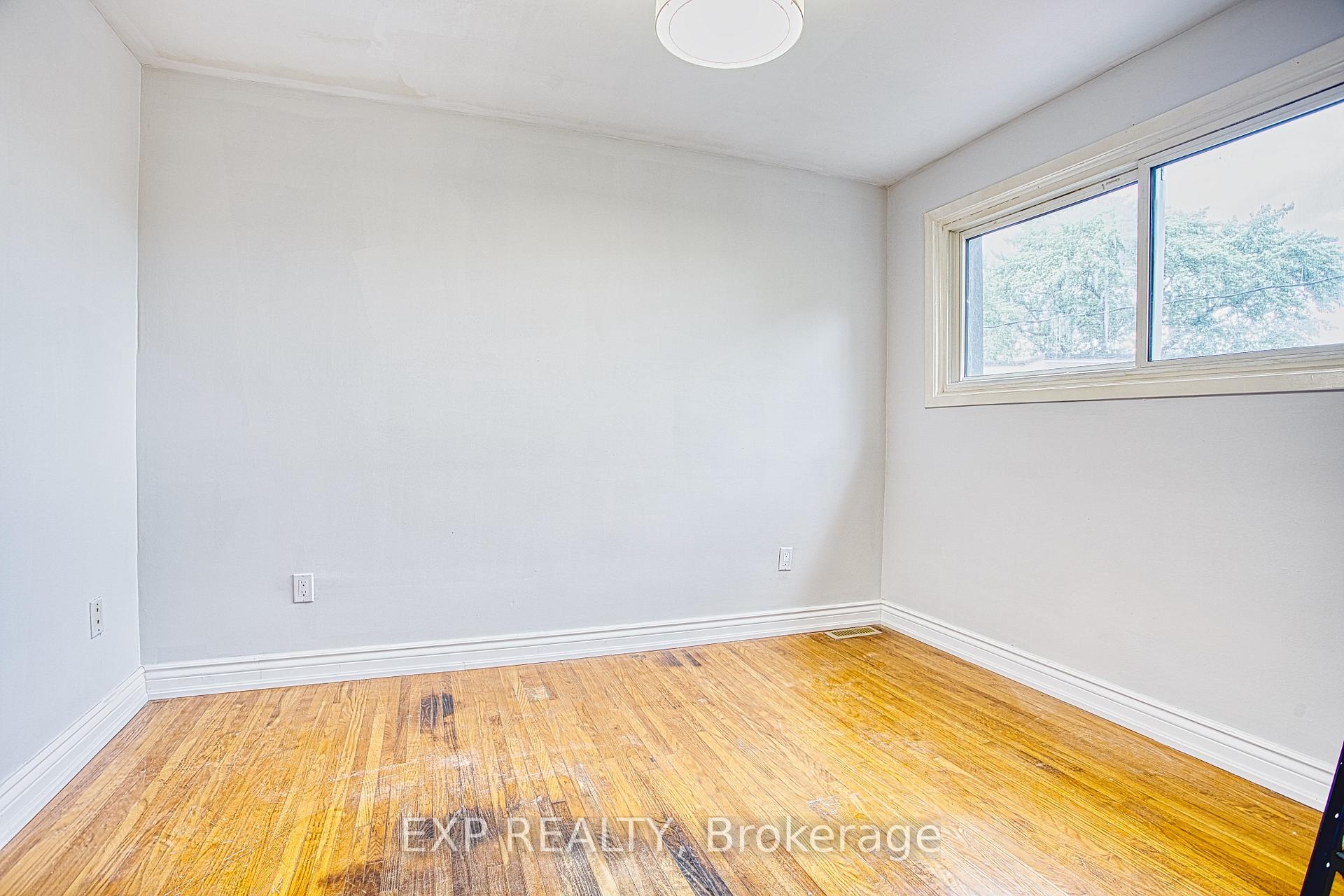 Photo 15 of Unit 404, 7 Viking Court, Grimsby, Grimsby Beach — HOMEH