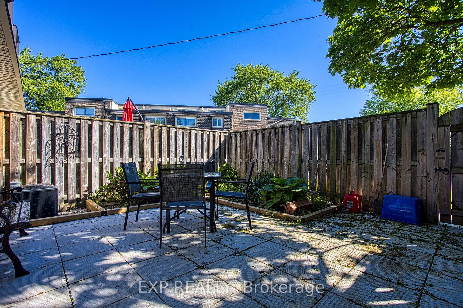 Photo 18 of Unit 404, 7 Viking Court, Grimsby, Grimsby Beach — HOMEH