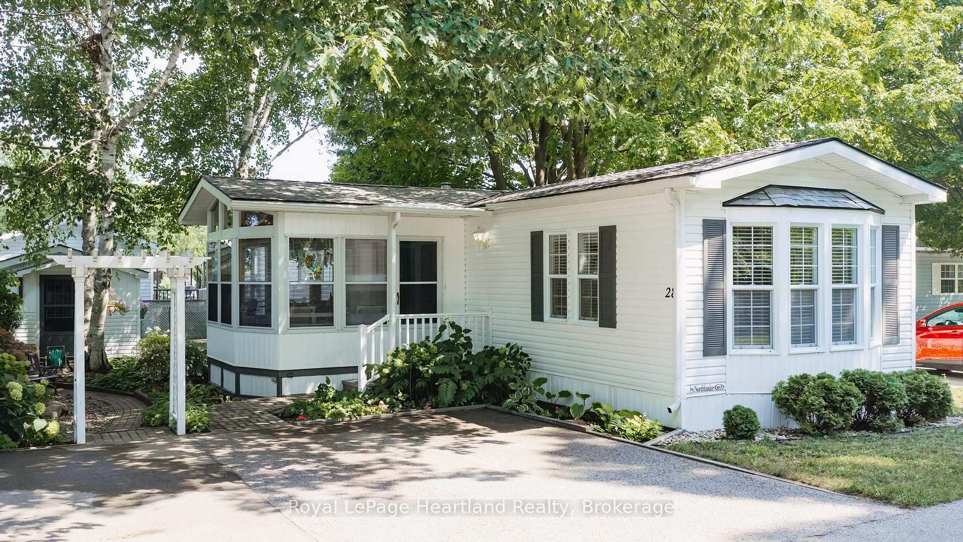 Photo of 28 Iroquois Lane