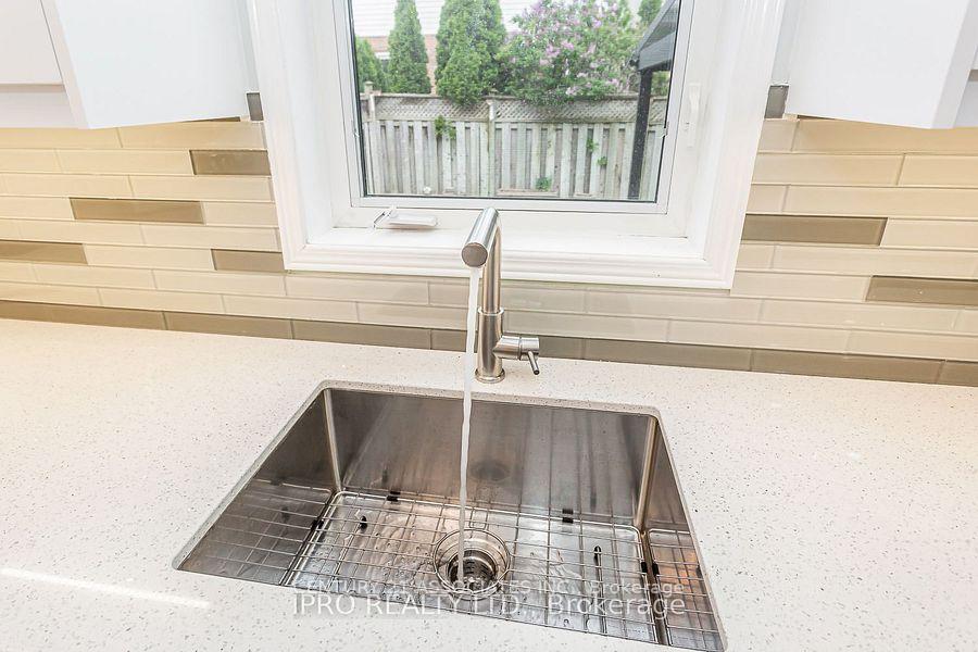 Photo 11 of 2410 Emerson Drive, Burlington, Alton — HOMEH