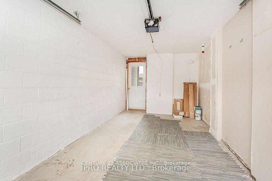 Photo 32 of 2410 Emerson Drive, Burlington, Alton — HOMEH