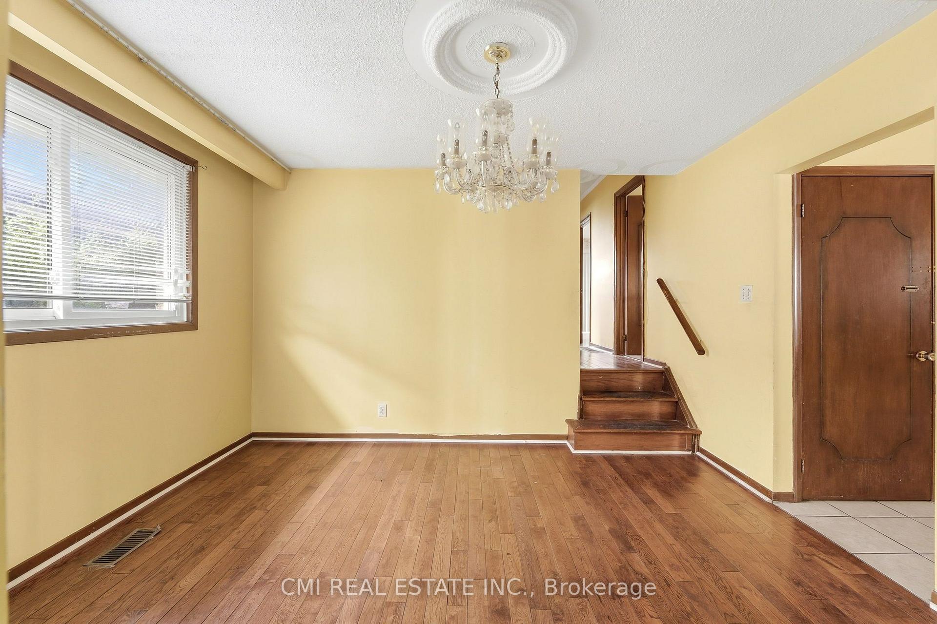 Photo 10 of 185 Lavina Crescent, Hamilton, Mountview — HOMEH