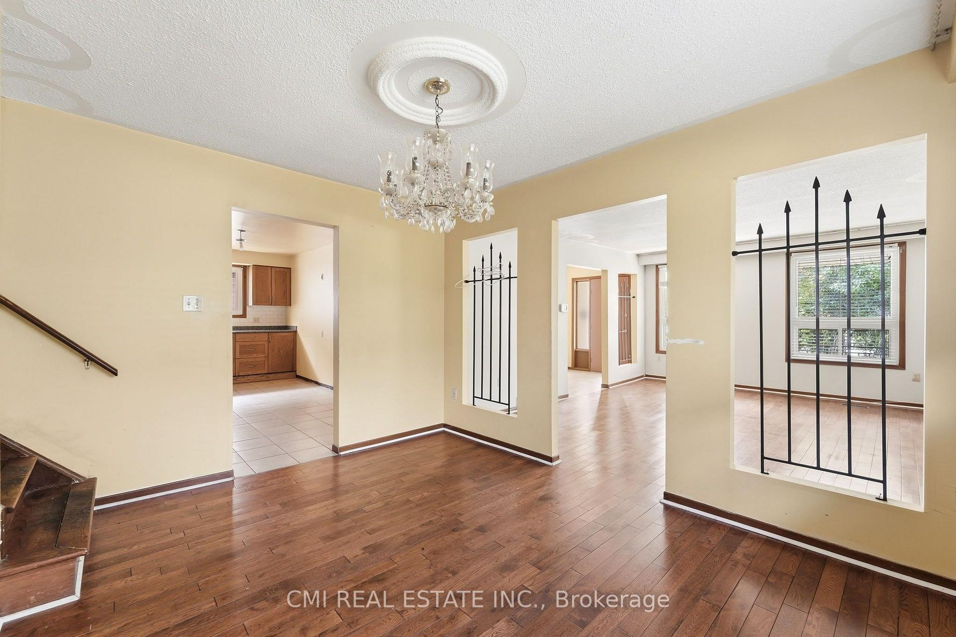 Photo 11 of 185 Lavina Crescent, Hamilton, Mountview — HOMEH