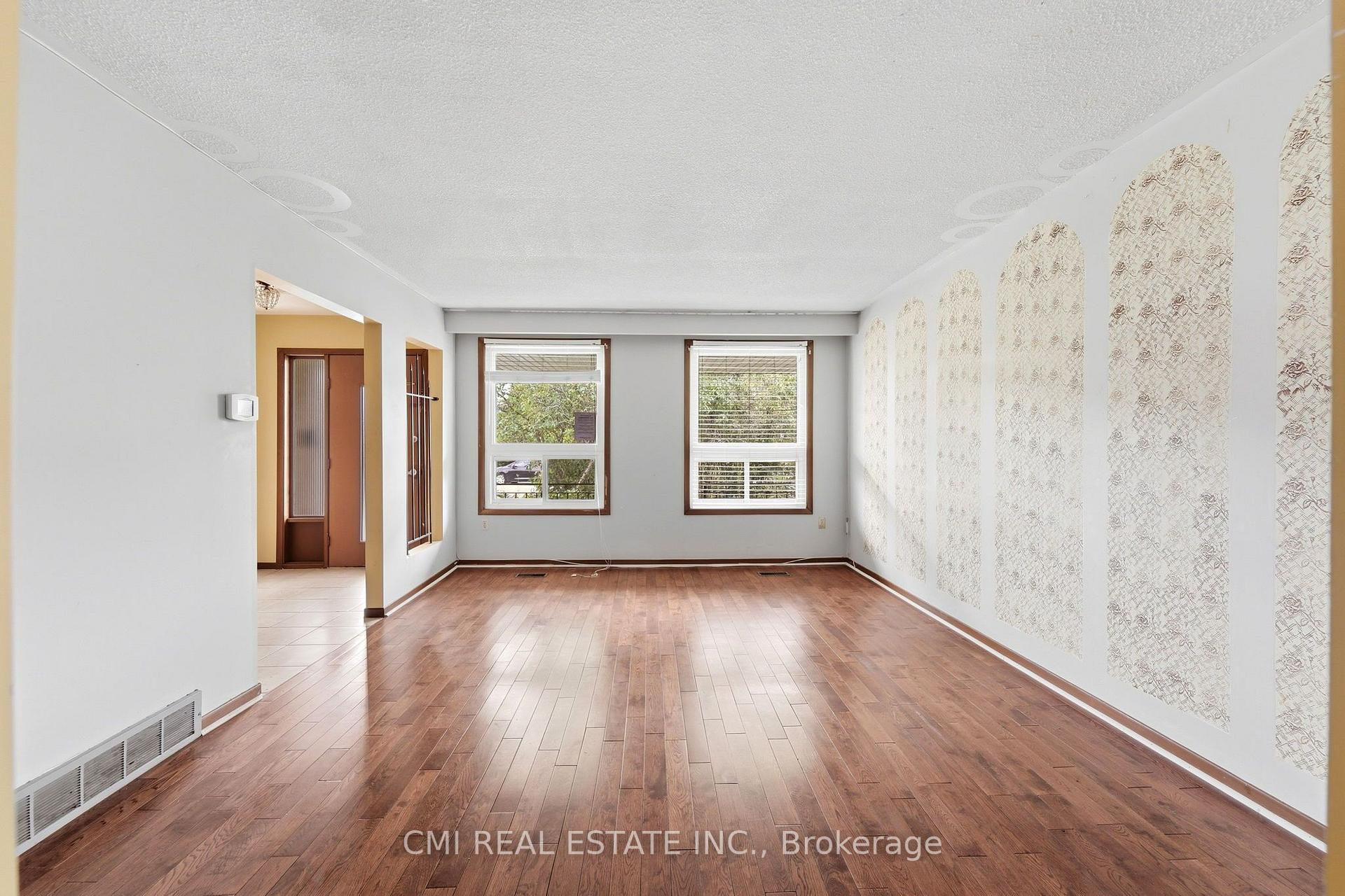 Photo 12 of 185 Lavina Crescent, Hamilton, Mountview — HOMEH