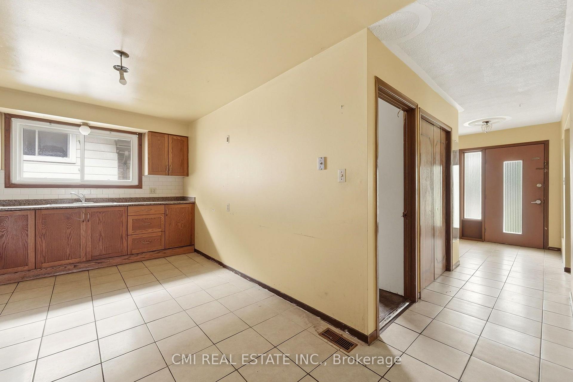 Photo 16 of 185 Lavina Crescent, Hamilton, Mountview — HOMEH