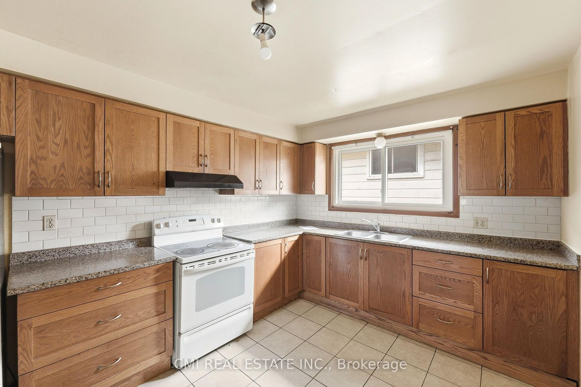 Photo 19 of 185 Lavina Crescent, Hamilton, Mountview — HOMEH