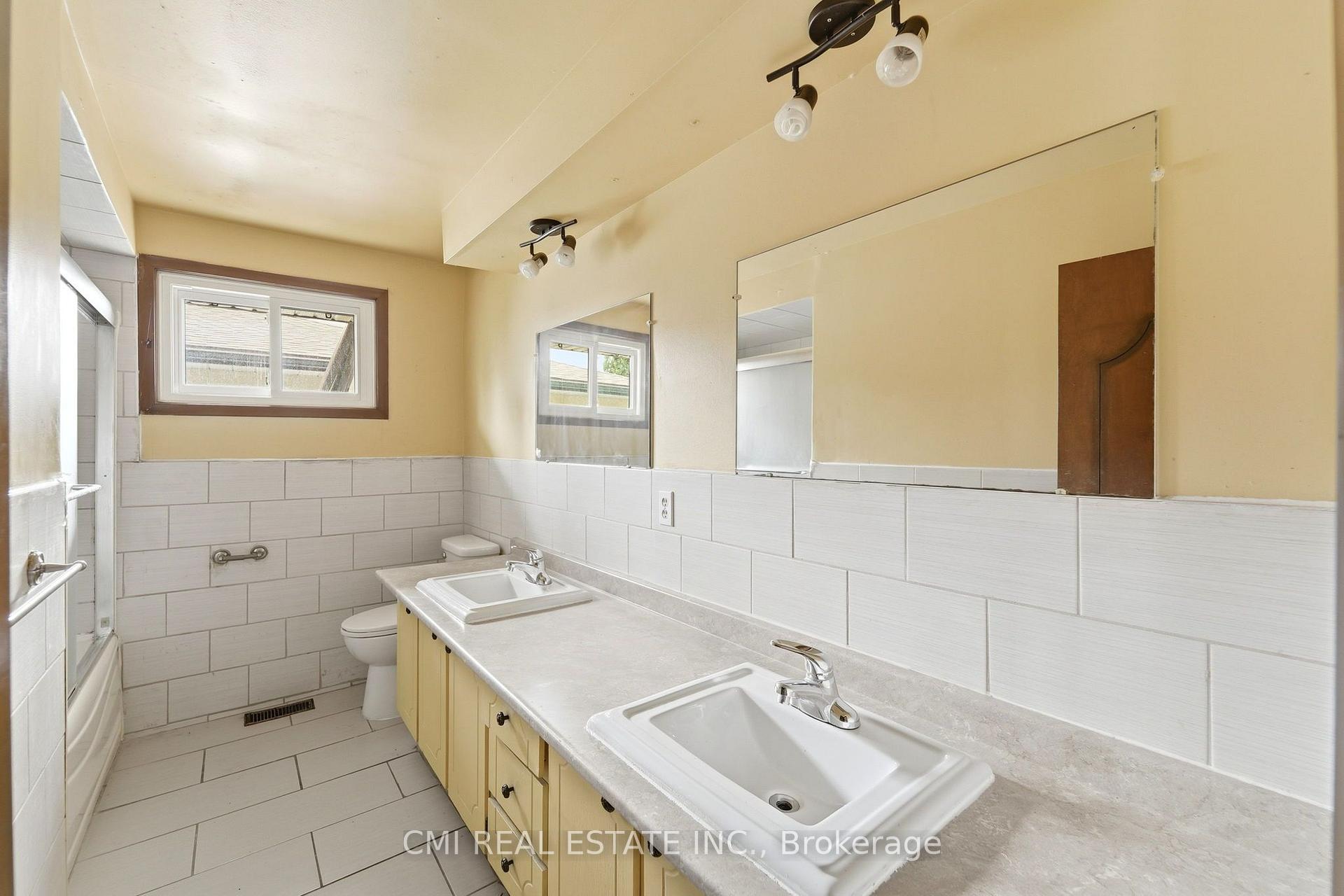 Photo 33 of 185 Lavina Crescent, Hamilton, Mountview — HOMEH