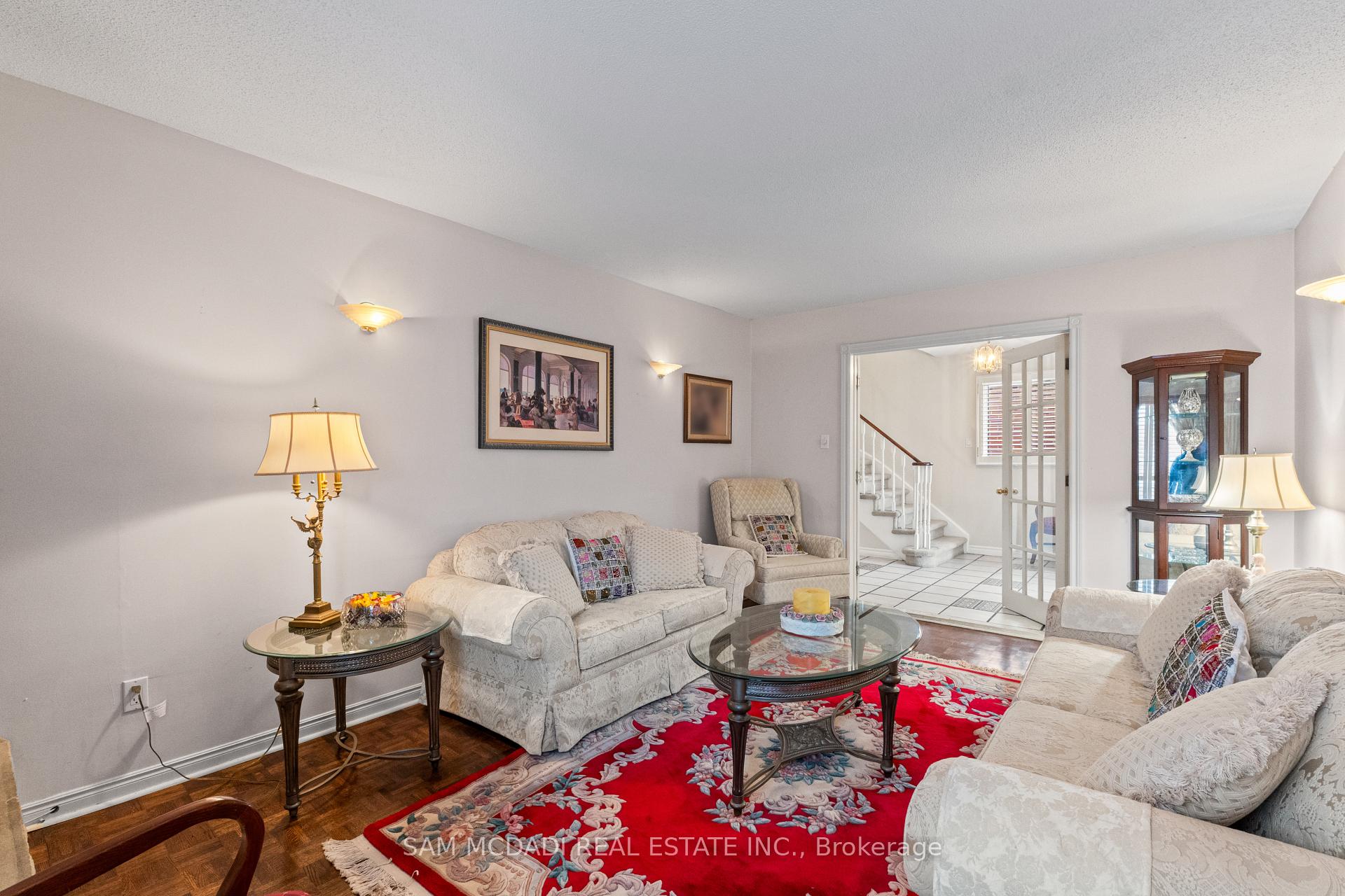 Photo 6 of 1004 Queensbridge Drive, Mississauga, Creditview — HOMEH