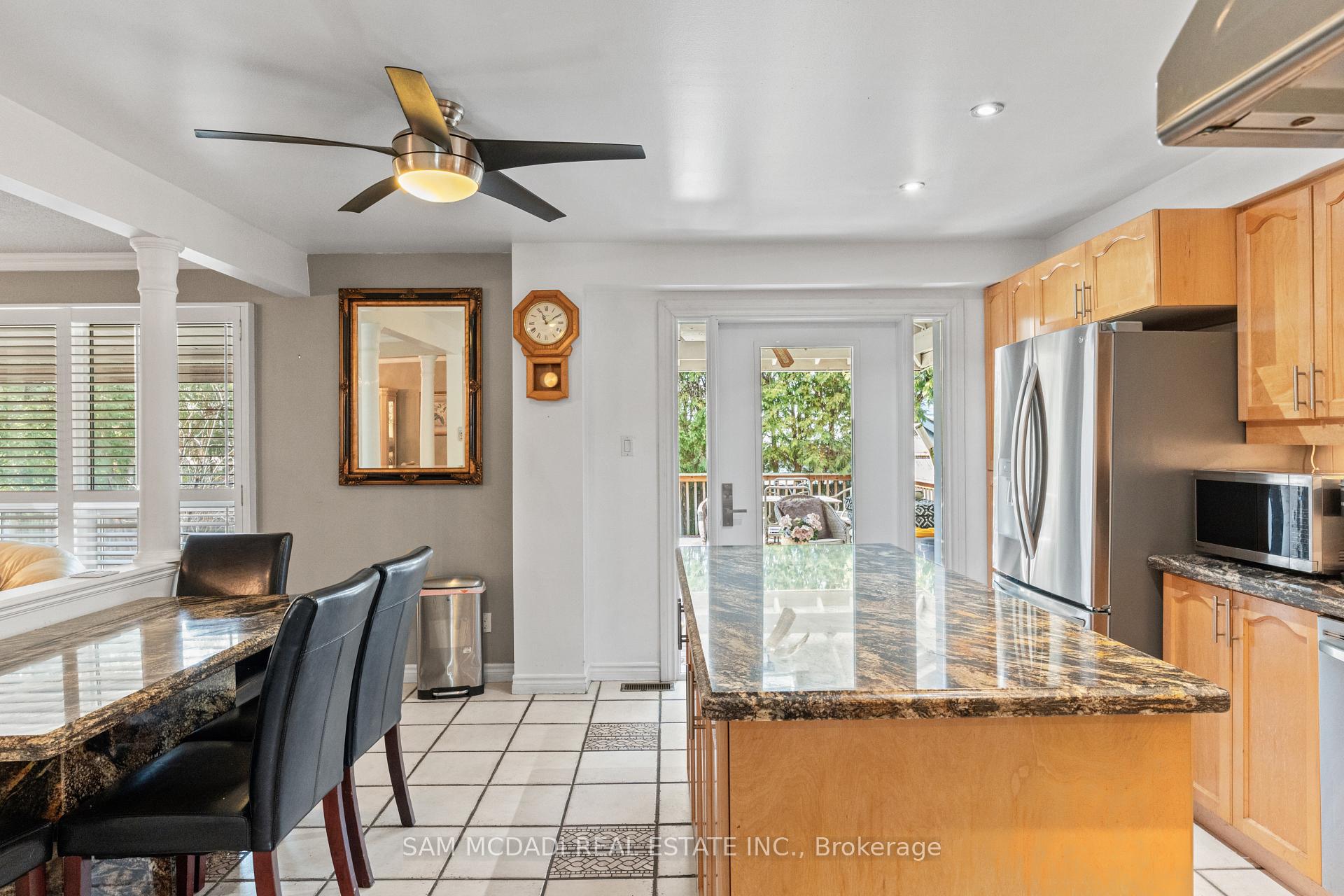 Photo 8 of 1004 Queensbridge Drive, Mississauga, Creditview — HOMEH