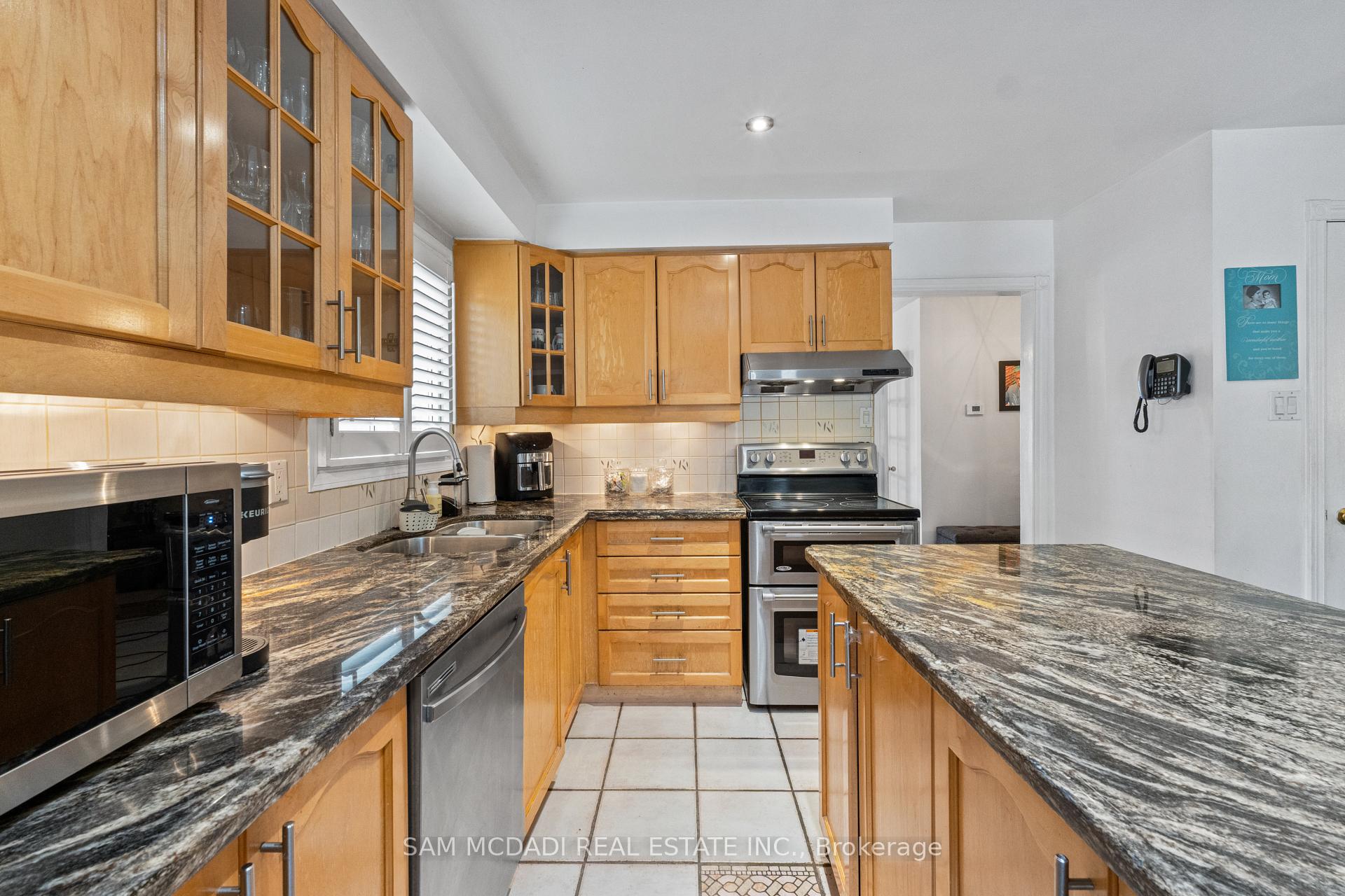 Photo 10 of 1004 Queensbridge Drive, Mississauga, Creditview — HOMEH