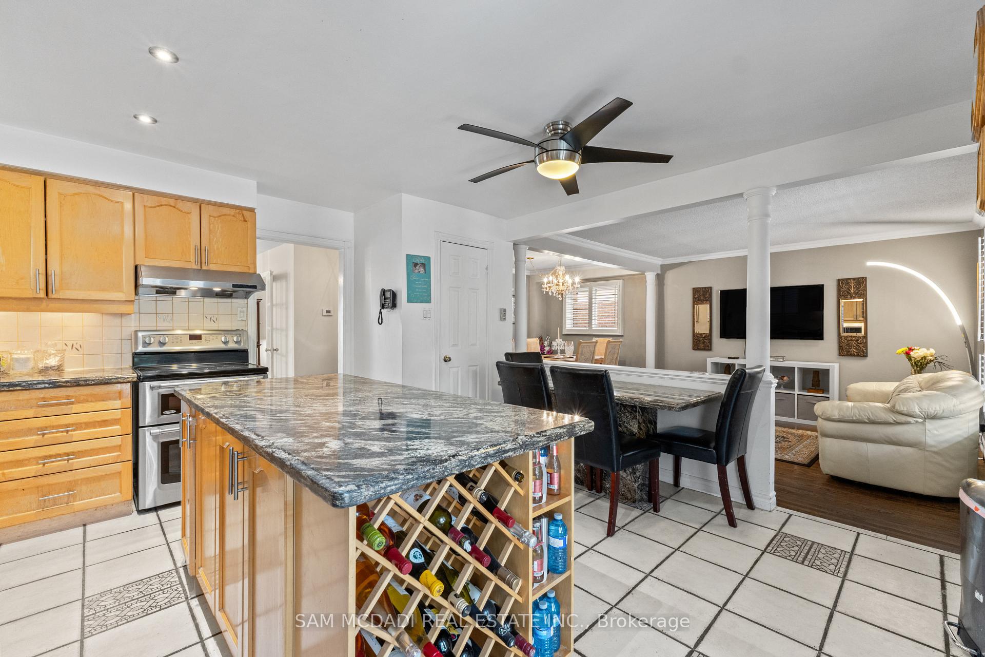 Photo 11 of 1004 Queensbridge Drive, Mississauga, Creditview — HOMEH