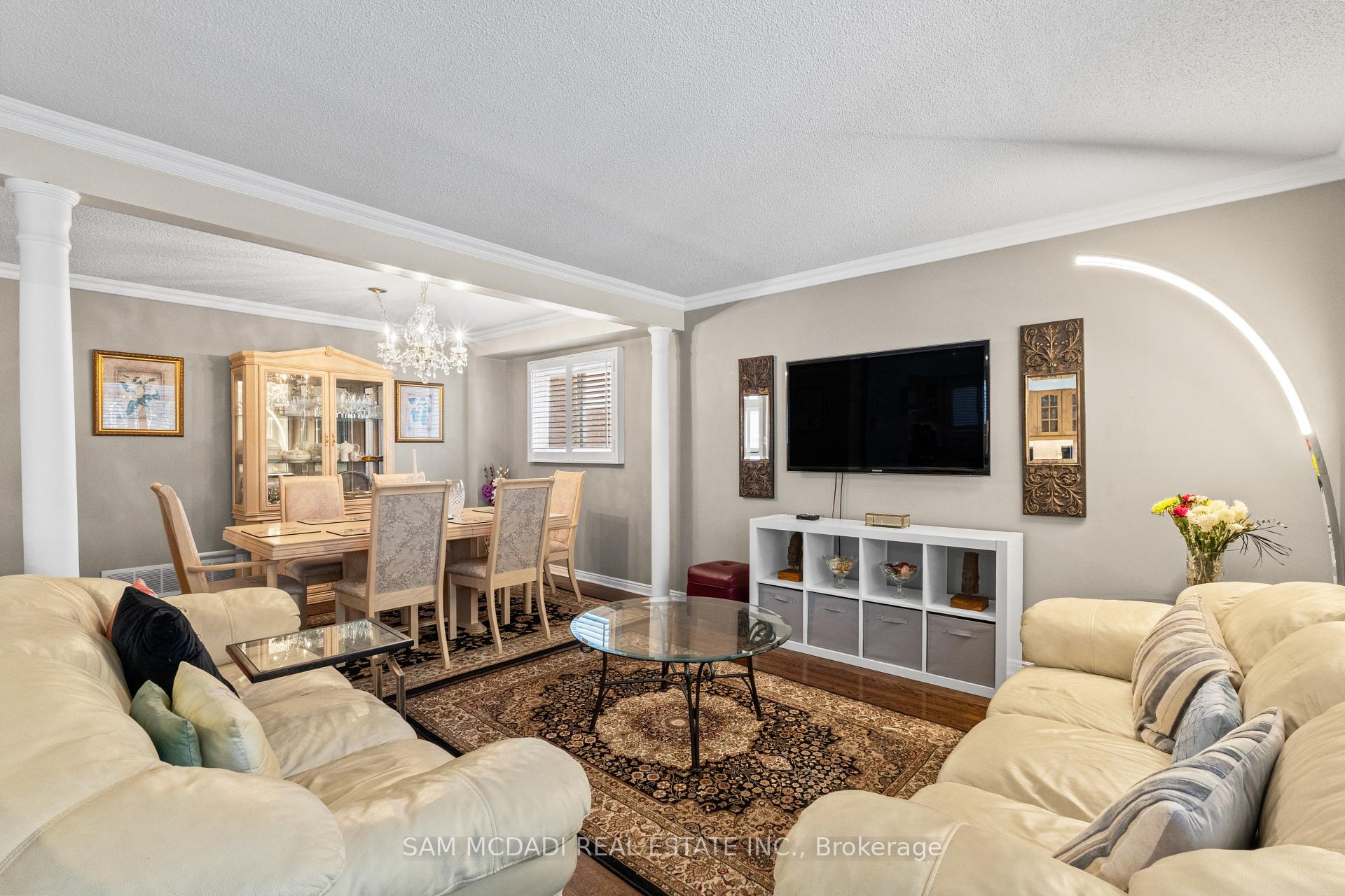 Photo 13 of 1004 Queensbridge Drive, Mississauga, Creditview — HOMEH