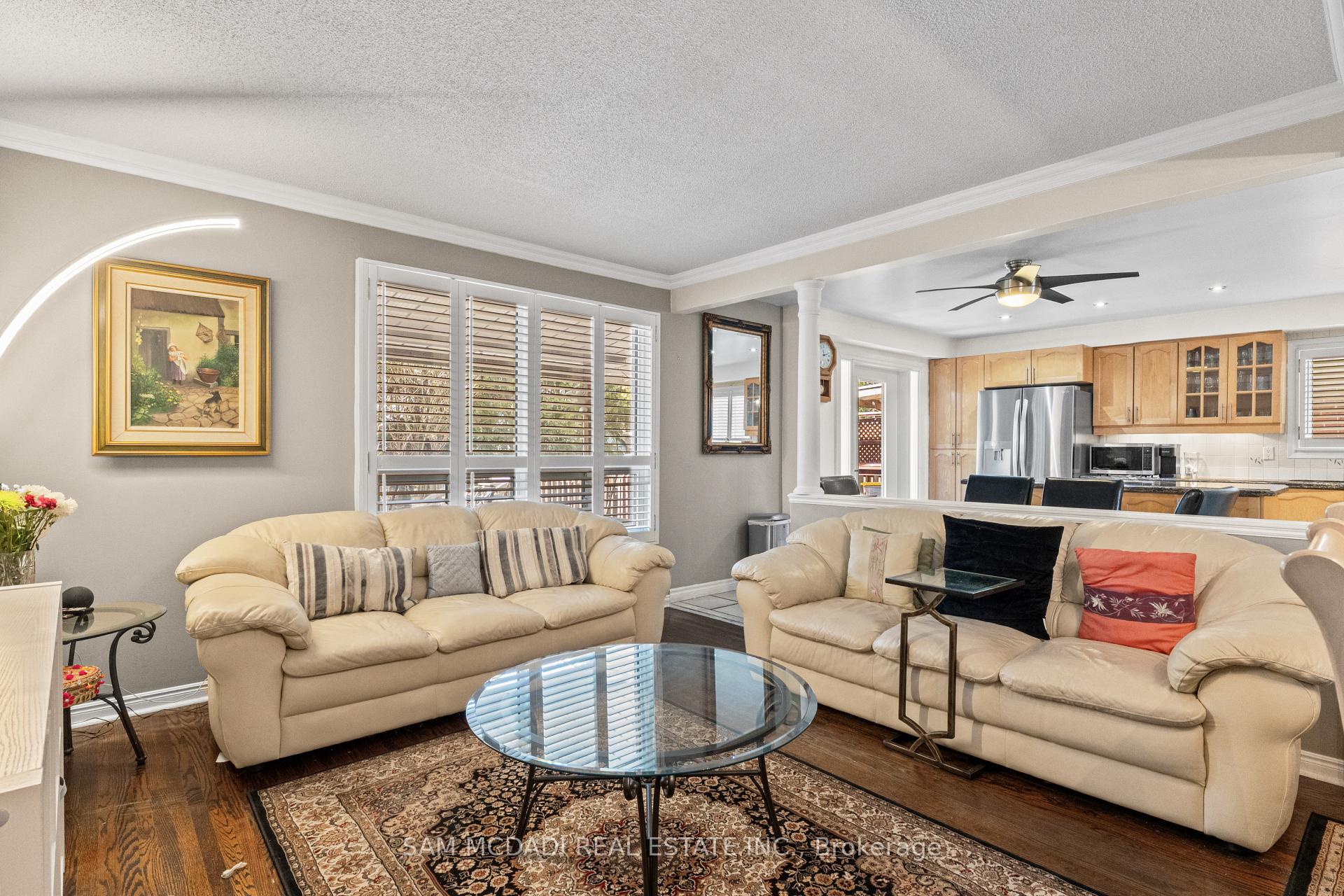 Photo 14 of 1004 Queensbridge Drive, Mississauga, Creditview — HOMEH