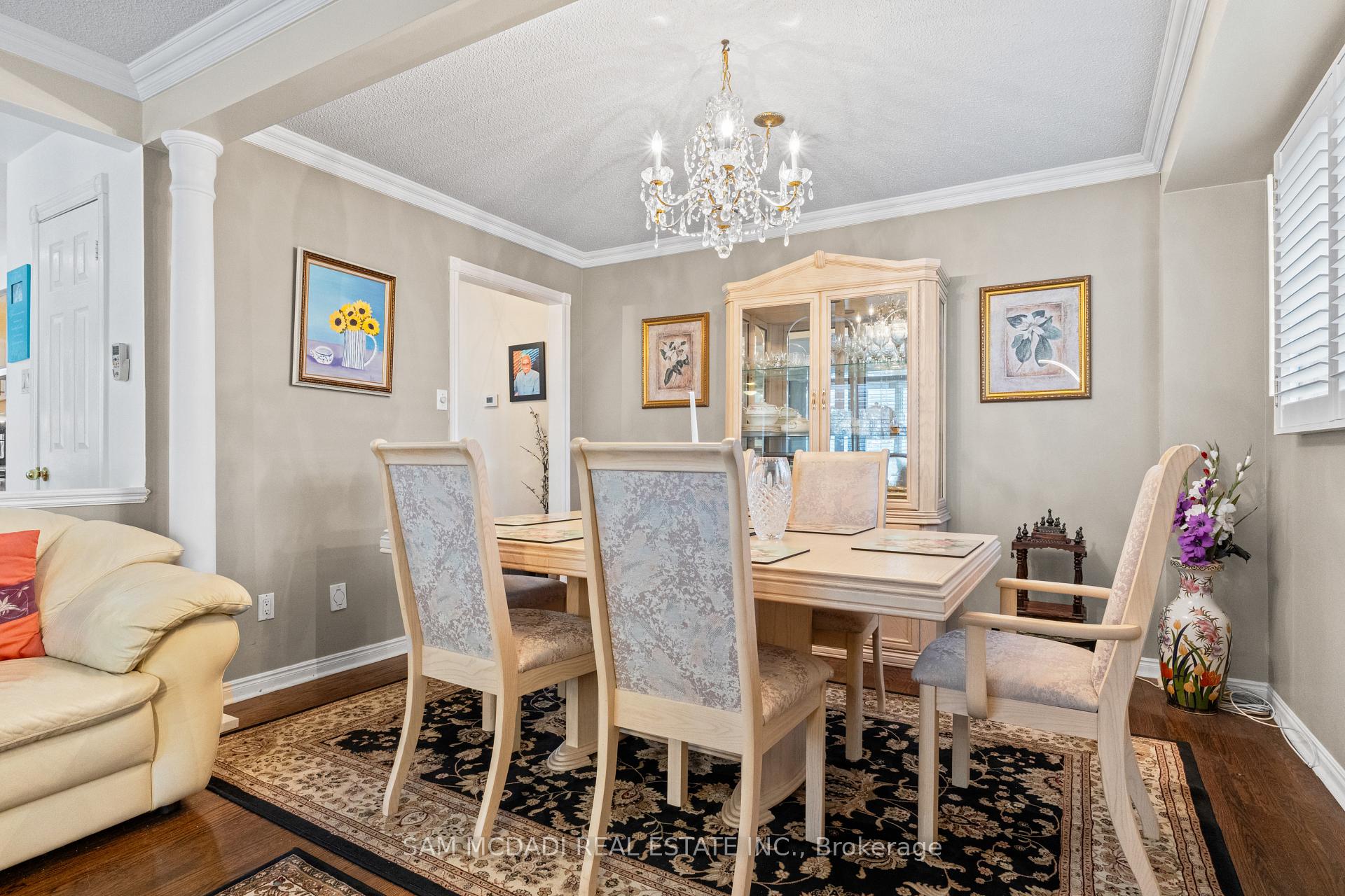 Photo 15 of 1004 Queensbridge Drive, Mississauga, Creditview — HOMEH