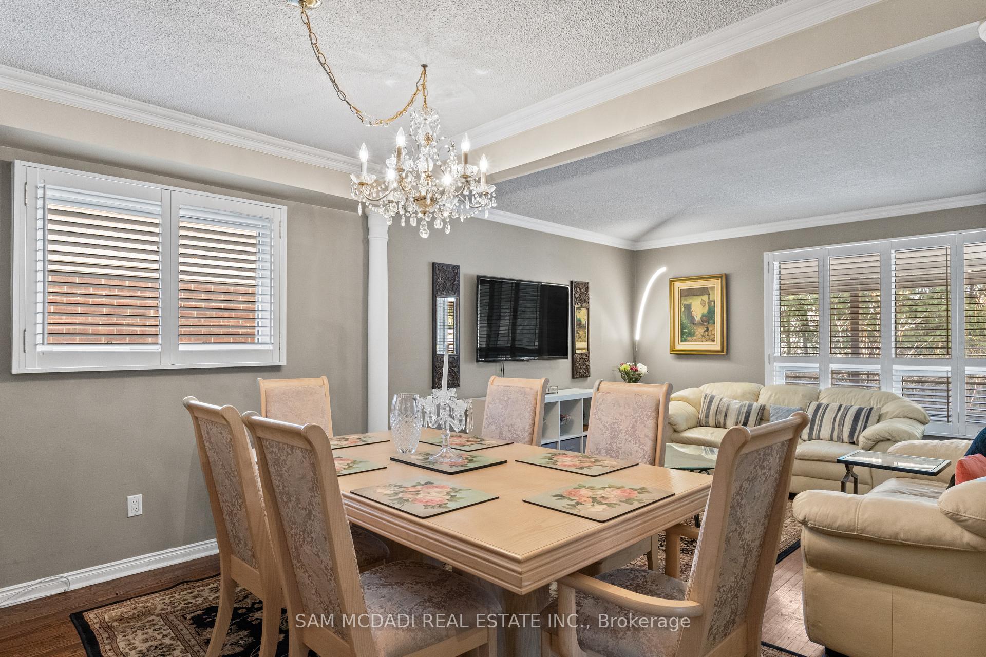 Photo 16 of 1004 Queensbridge Drive, Mississauga, Creditview — HOMEH