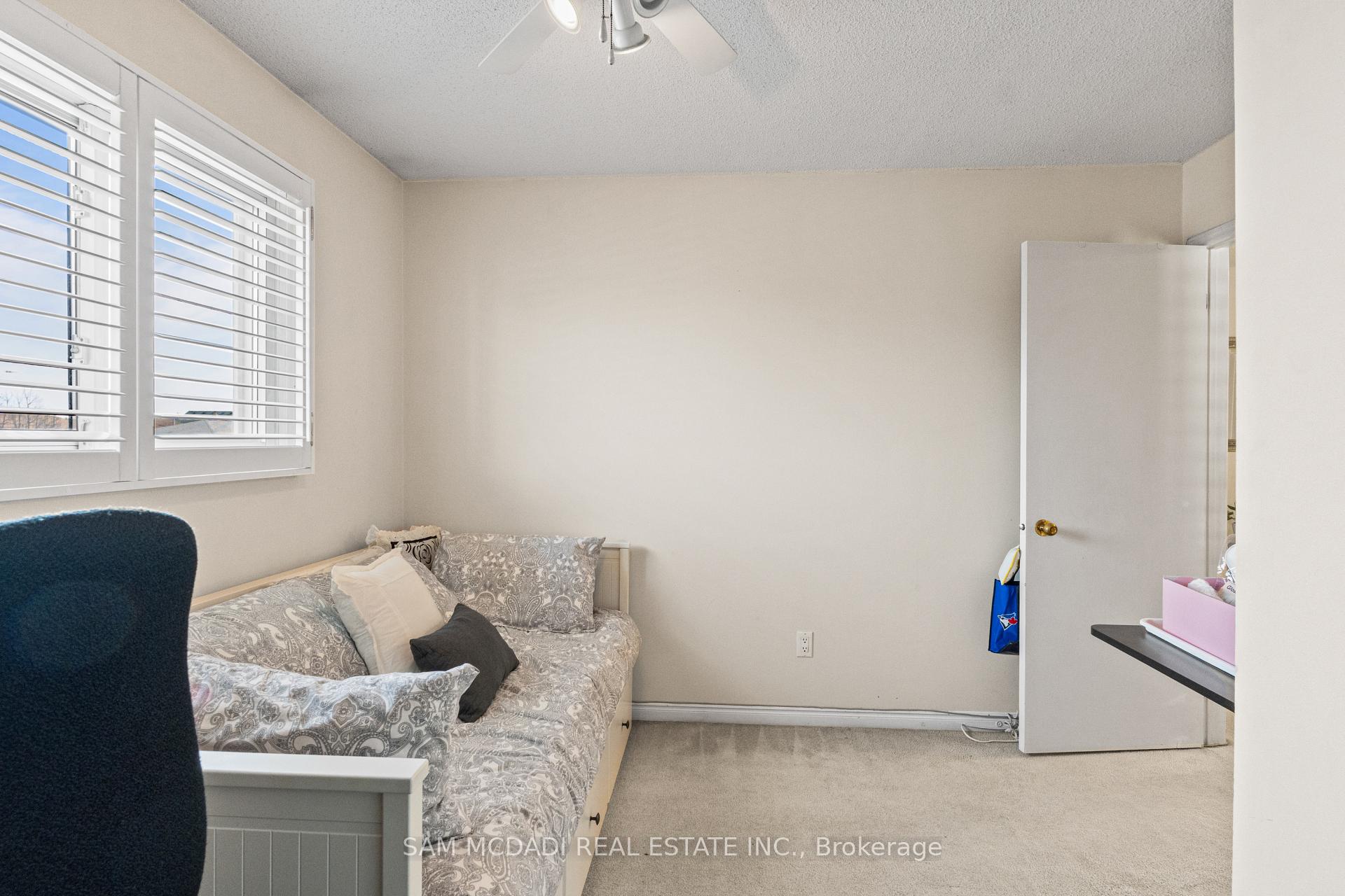 Photo 18 of 1004 Queensbridge Drive, Mississauga, Creditview — HOMEH