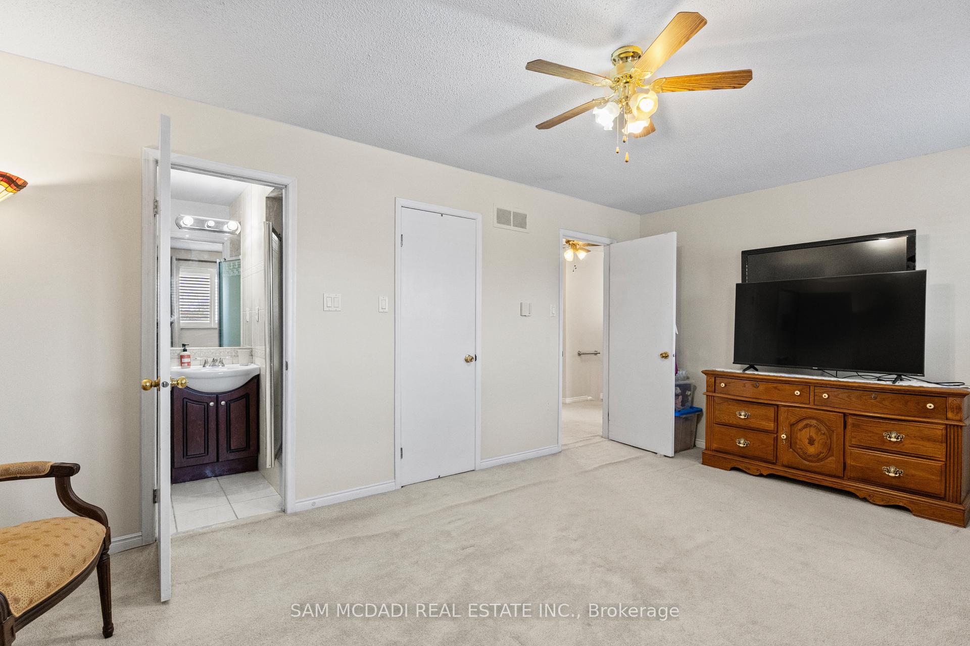 Photo 26 of 1004 Queensbridge Drive, Mississauga, Creditview — HOMEH