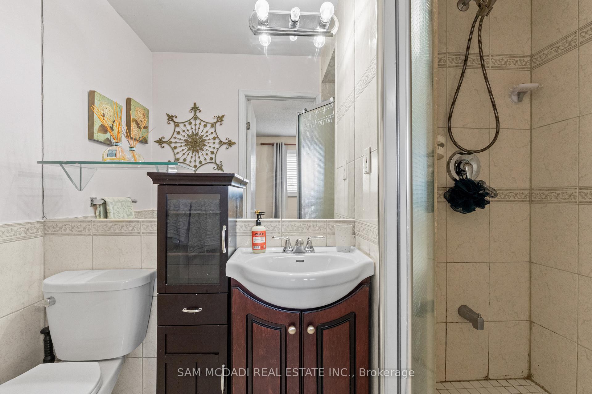 Photo 27 of 1004 Queensbridge Drive, Mississauga, Creditview — HOMEH