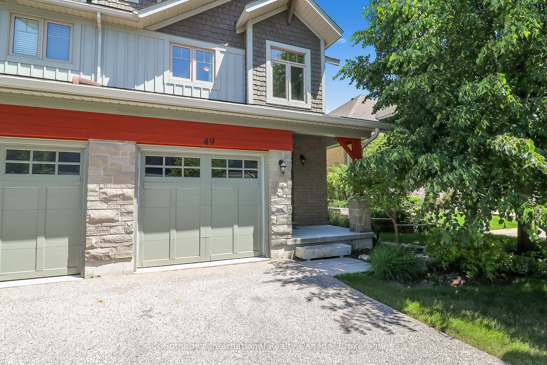 Photo 2 of 49 Silver Glen Boulevard, Collingwood — HOMEH