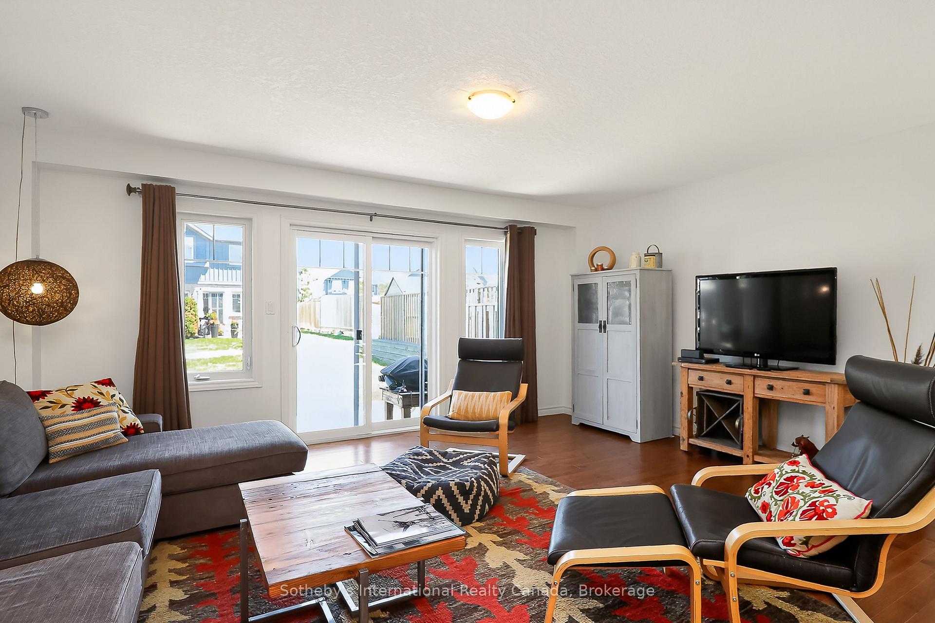 Photo 11 of 49 Silver Glen Boulevard, Collingwood — HOMEH