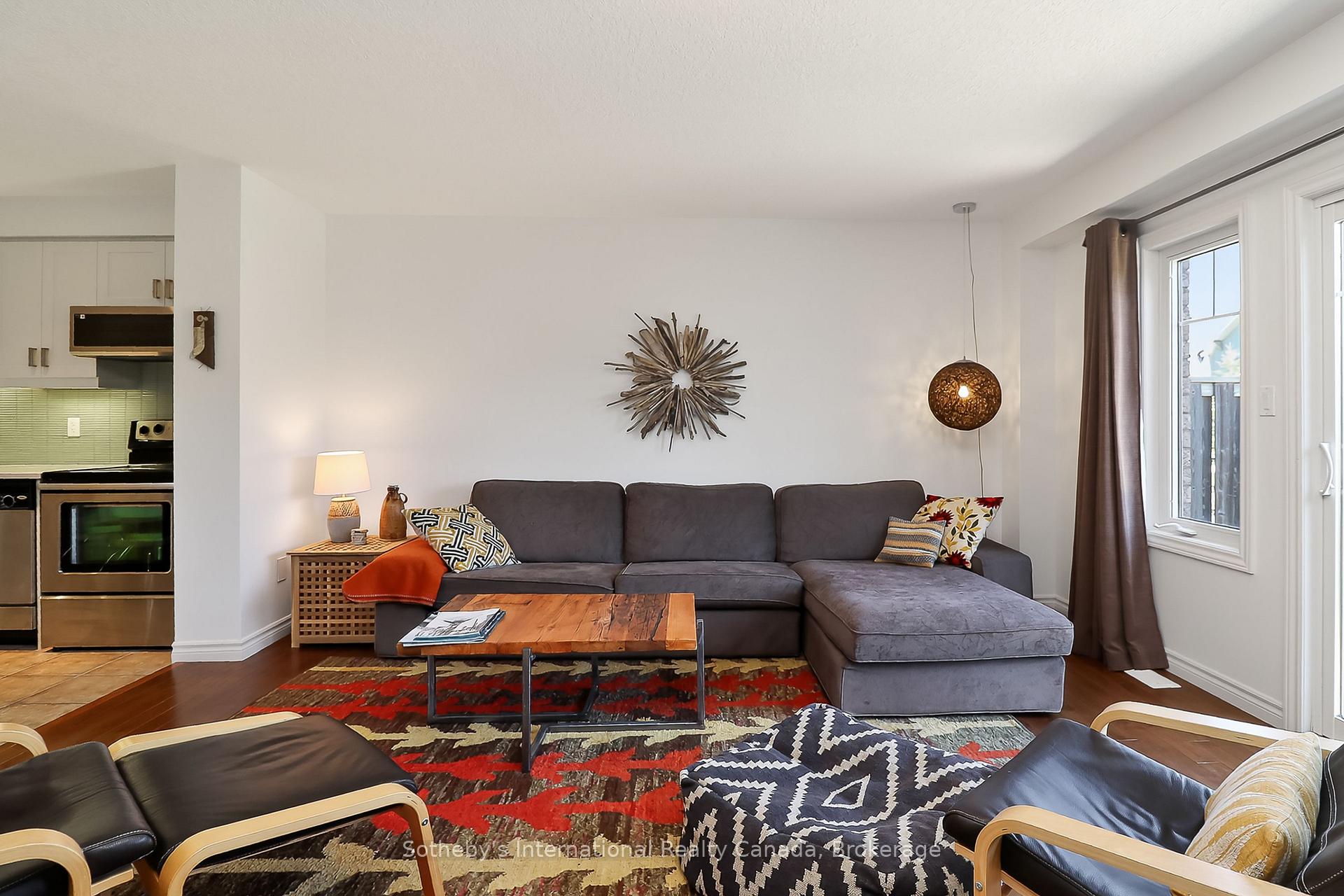 Photo 13 of 49 Silver Glen Boulevard, Collingwood — HOMEH