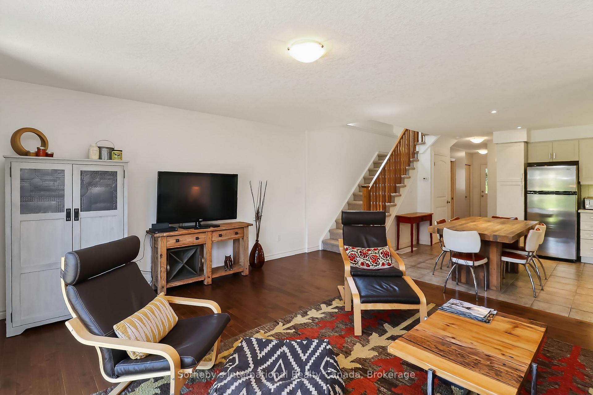 Photo 15 of 49 Silver Glen Boulevard, Collingwood — HOMEH