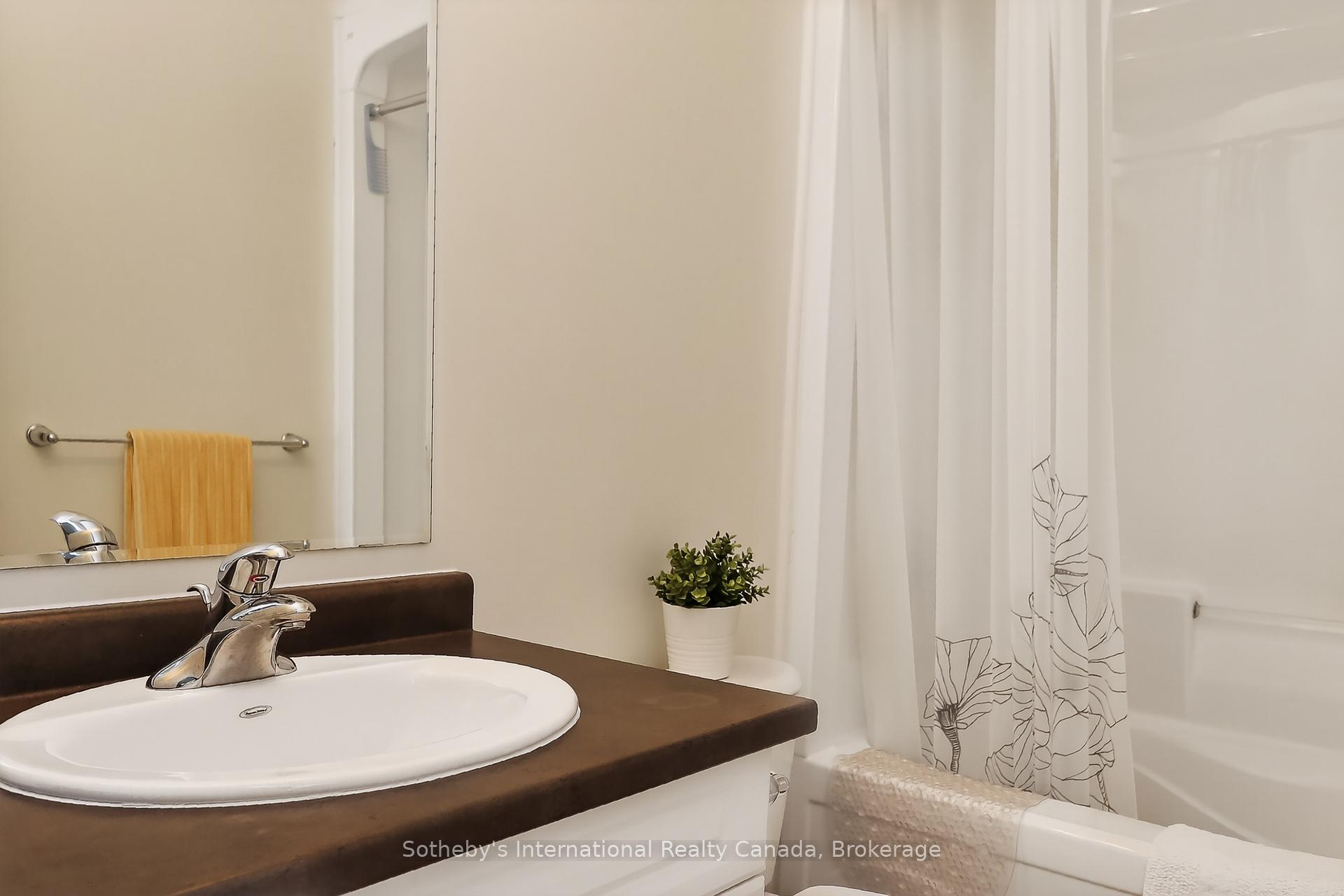 Photo 24 of 49 Silver Glen Boulevard, Collingwood — HOMEH