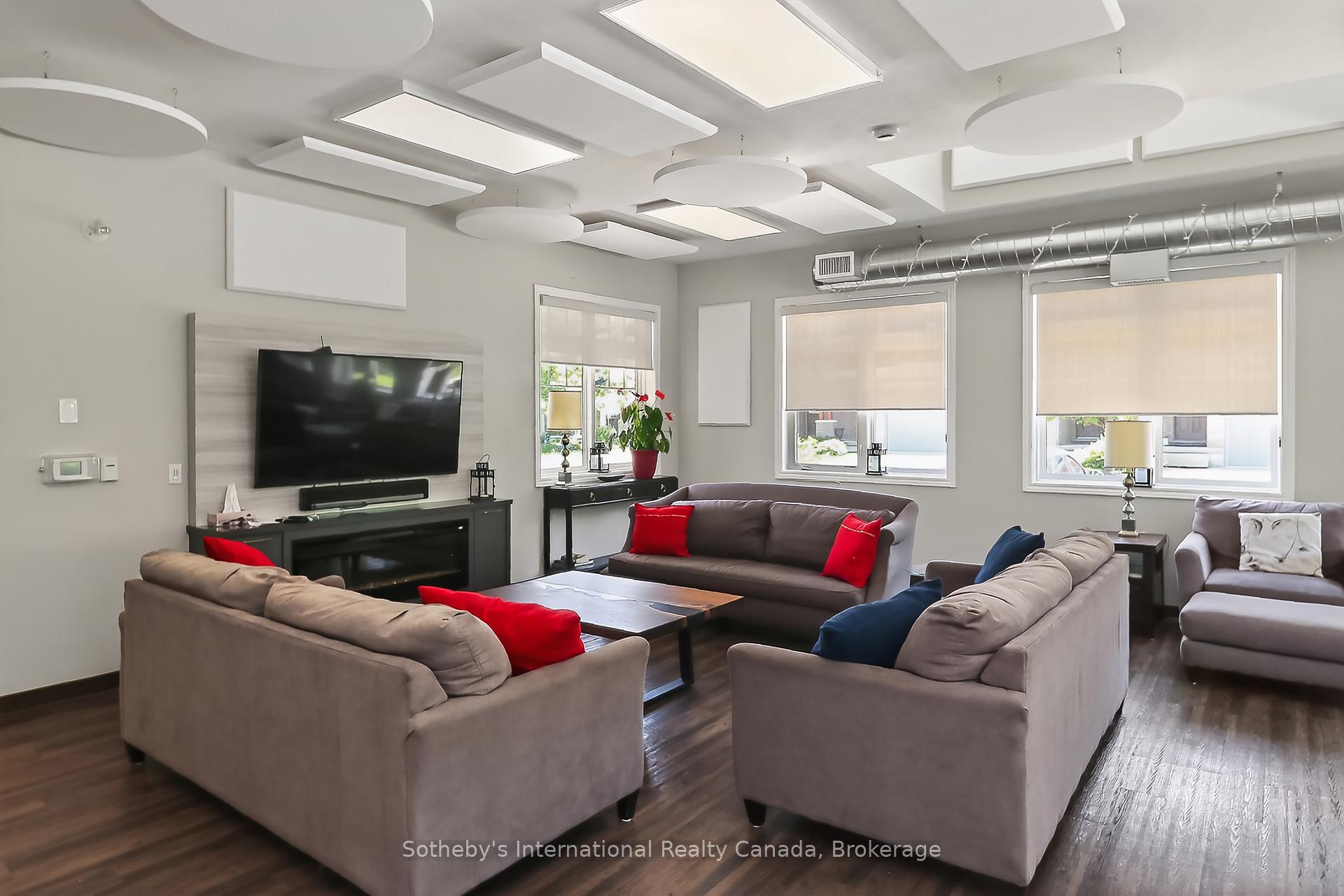 Photo 37 of 49 Silver Glen Boulevard, Collingwood — HOMEH