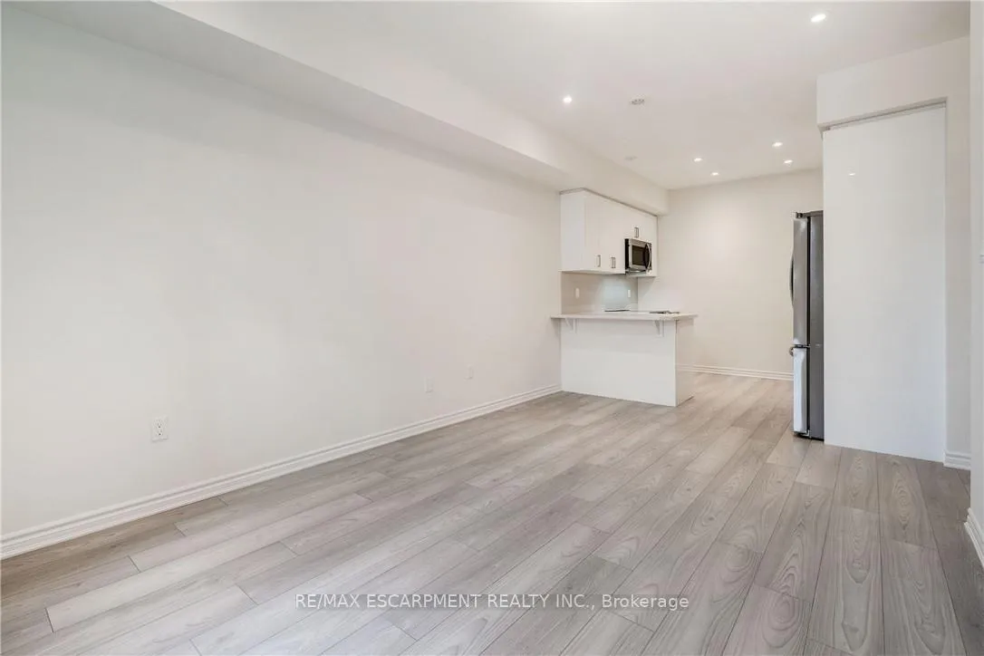 Photo 29 of Unit 39, 305 Garner Road, Hamilton, Ancaster — HOMEH