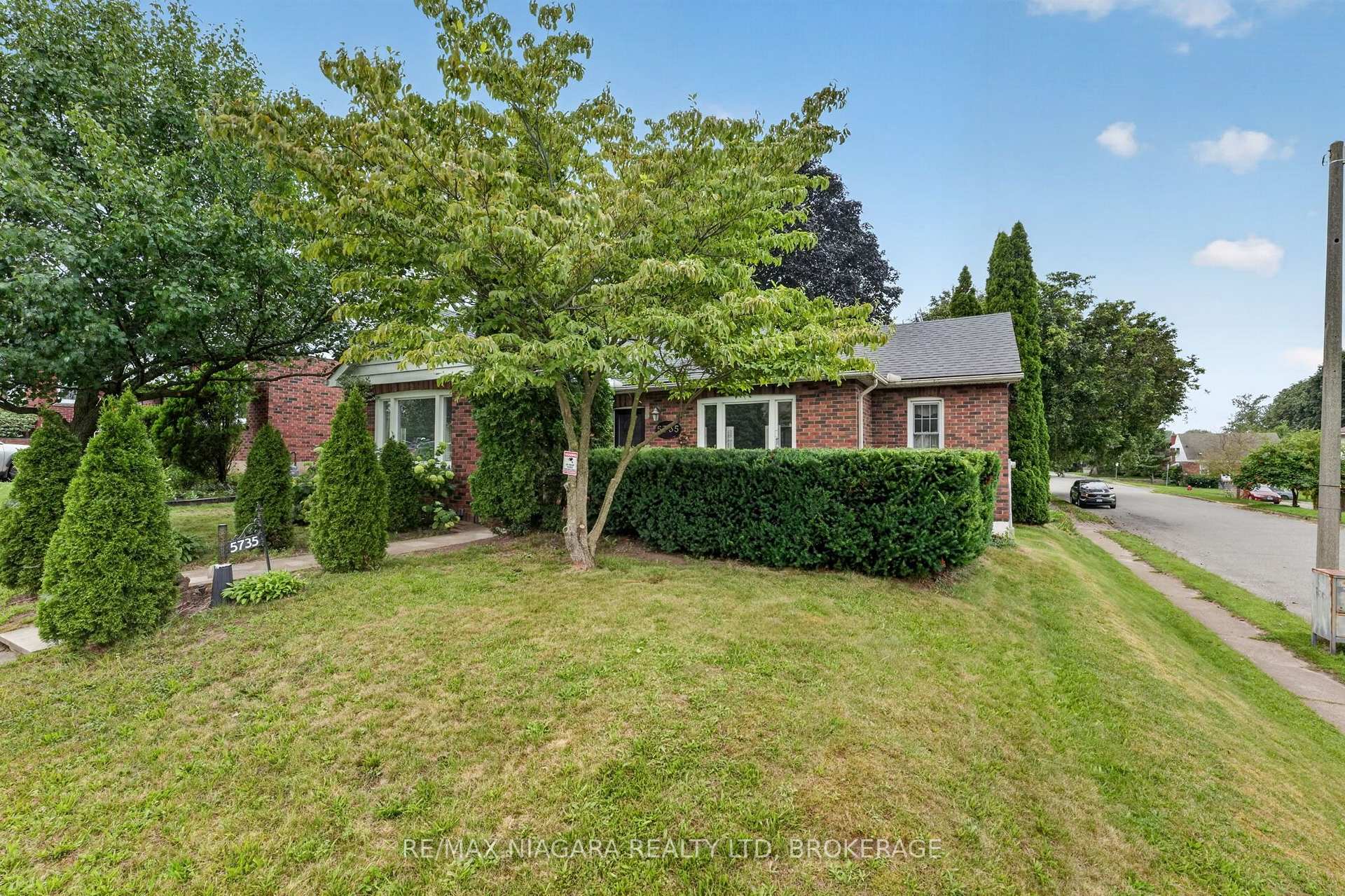 Photo 2 of 5735 Hanan Avenue, Niagara Falls, Hospital — HOMEH