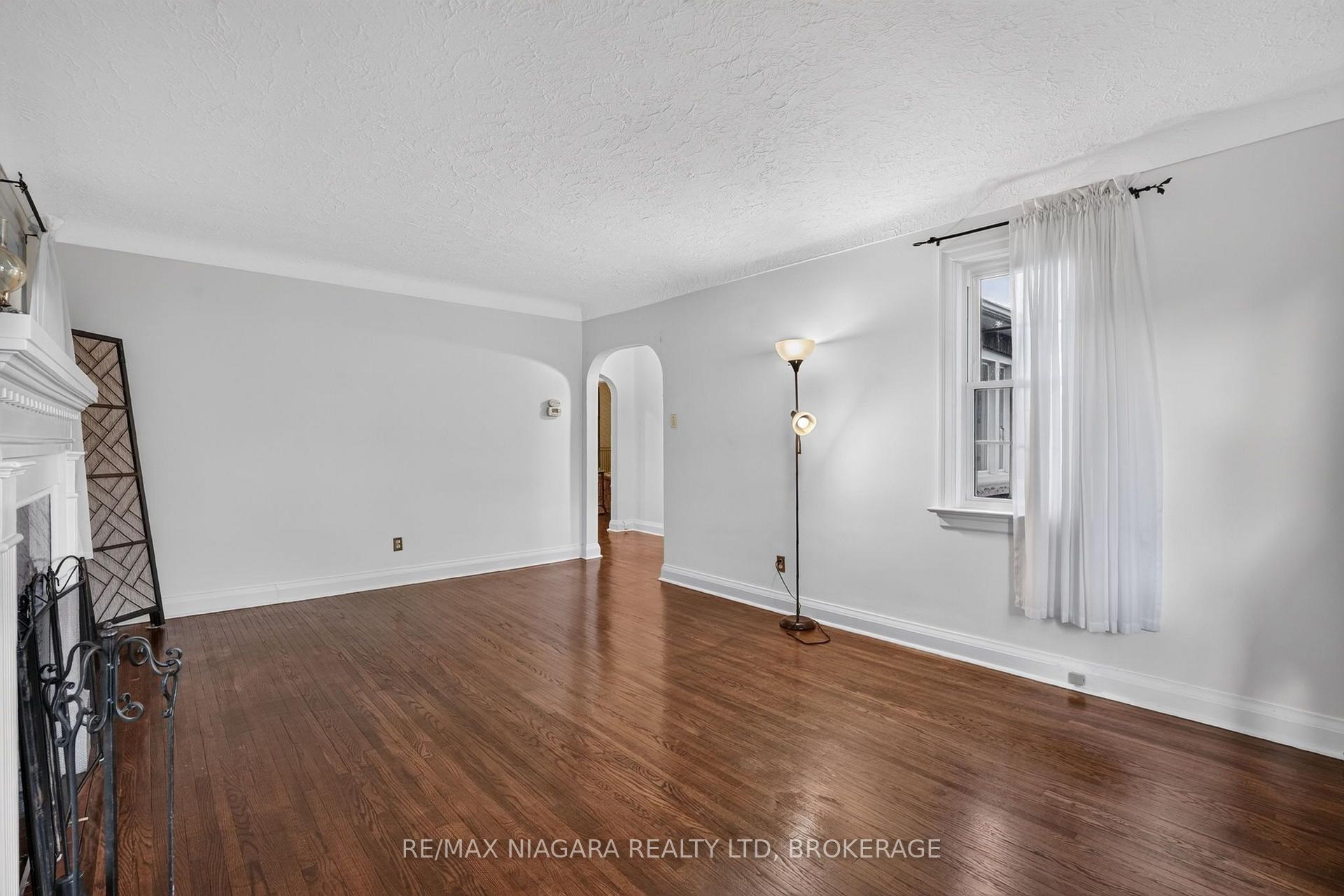 Photo 10 of 5735 Hanan Avenue, Niagara Falls, Hospital — HOMEH