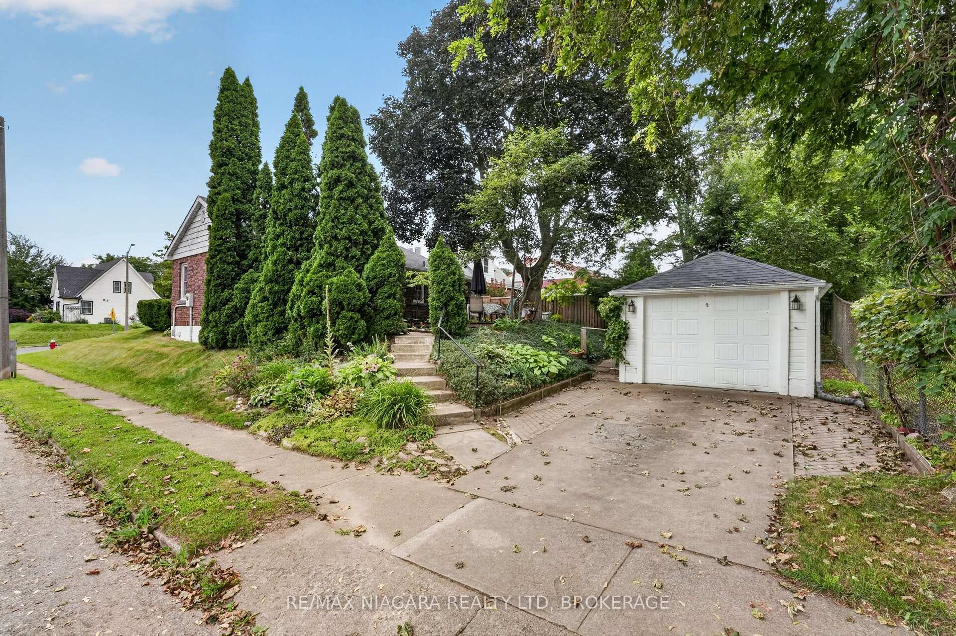Photo 36 of 5735 Hanan Avenue, Niagara Falls, Hospital — HOMEH