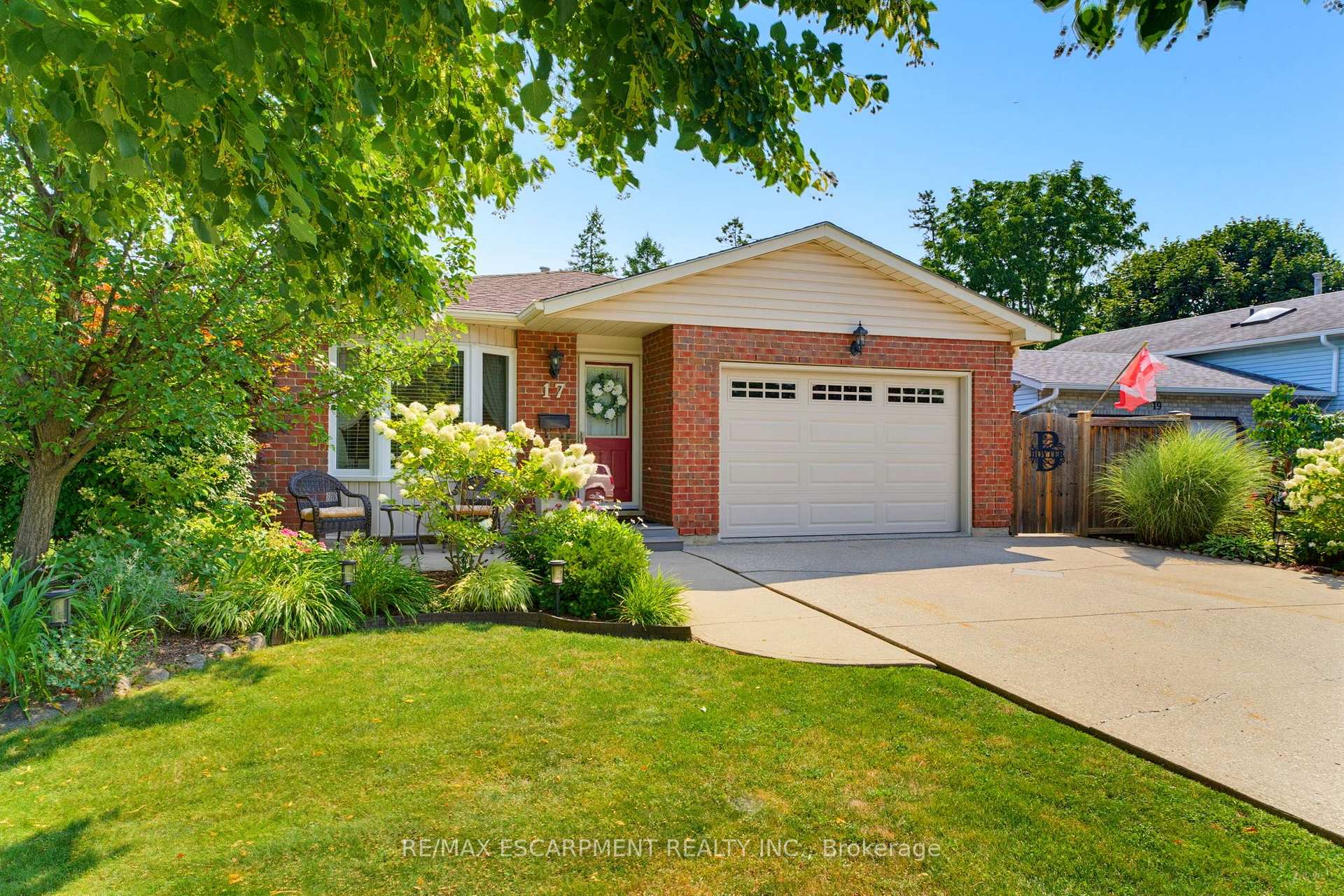 Photo 4 of 17 Buchanan Drive, Haldimand — HOMEH