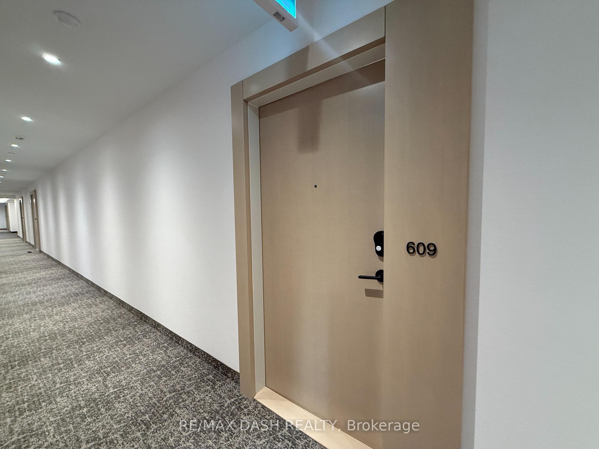 Front of Unit 609, 280 Dundas Street W