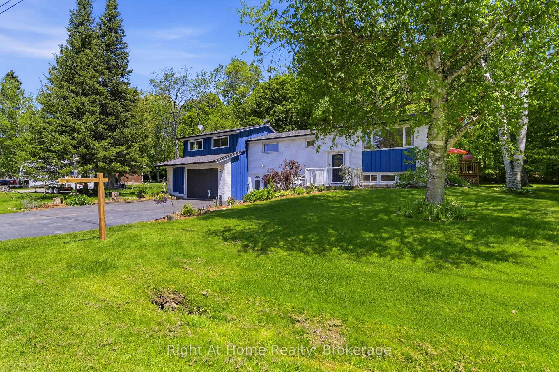 Photo 3 of 21 Nonquon Drive, Kawartha Lakes, Mariposa — HOMEH