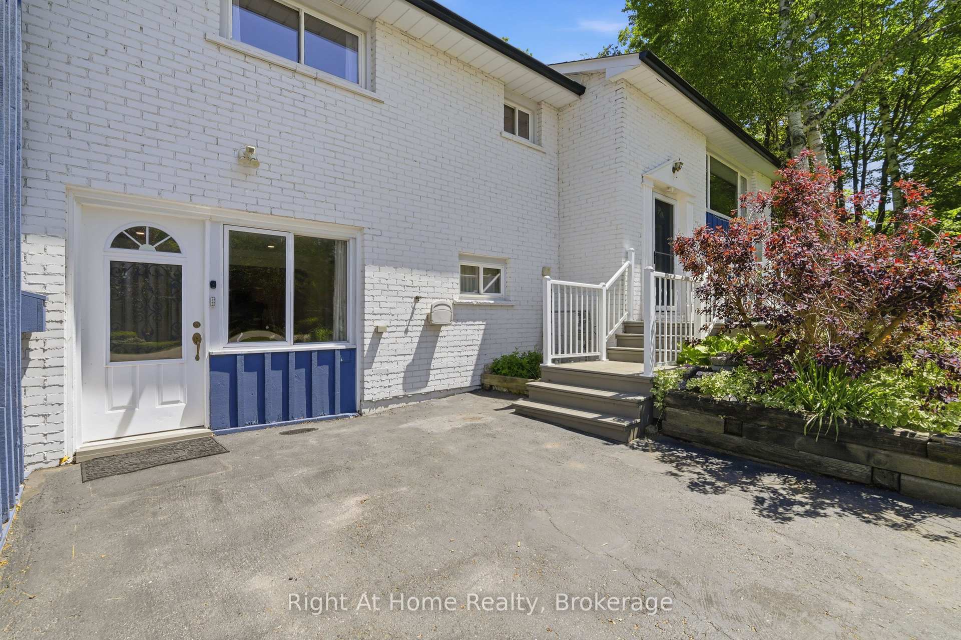 Photo 4 of 21 Nonquon Drive, Kawartha Lakes, Mariposa — HOMEH