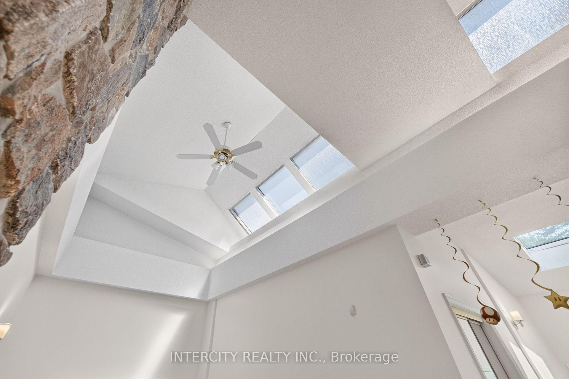 Photo 6 of 10 East Drive E, Markham, Unionville — HOMEH