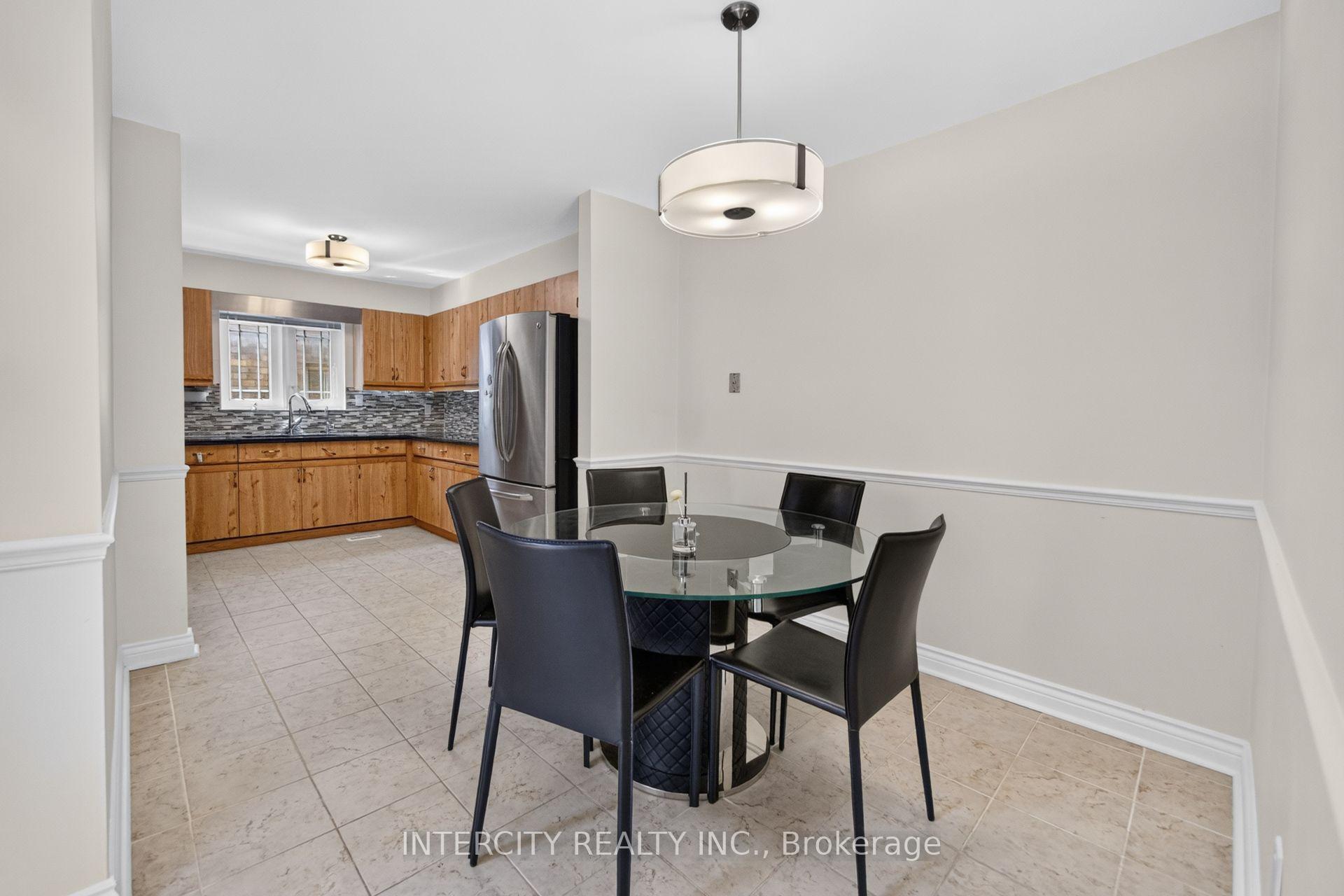 Photo 10 of 10 East Drive E, Markham, Unionville — HOMEH