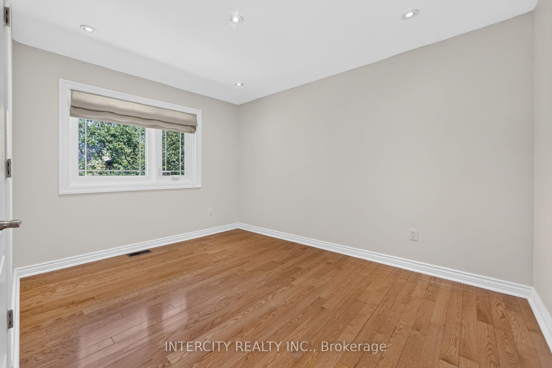 Photo 18 of 10 East Drive E, Markham, Unionville — HOMEH