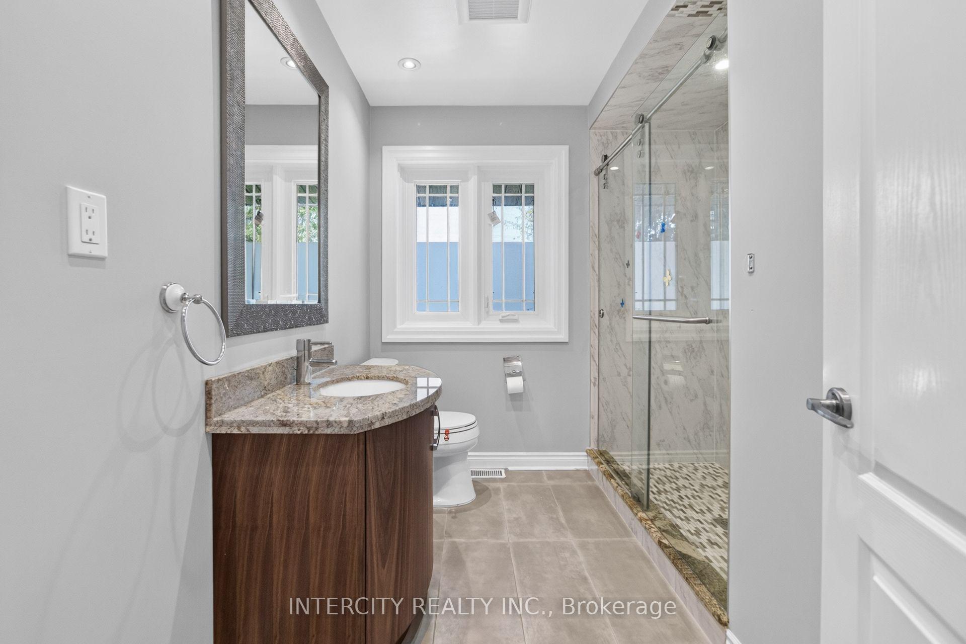 Photo 20 of 10 East Drive E, Markham, Unionville — HOMEH