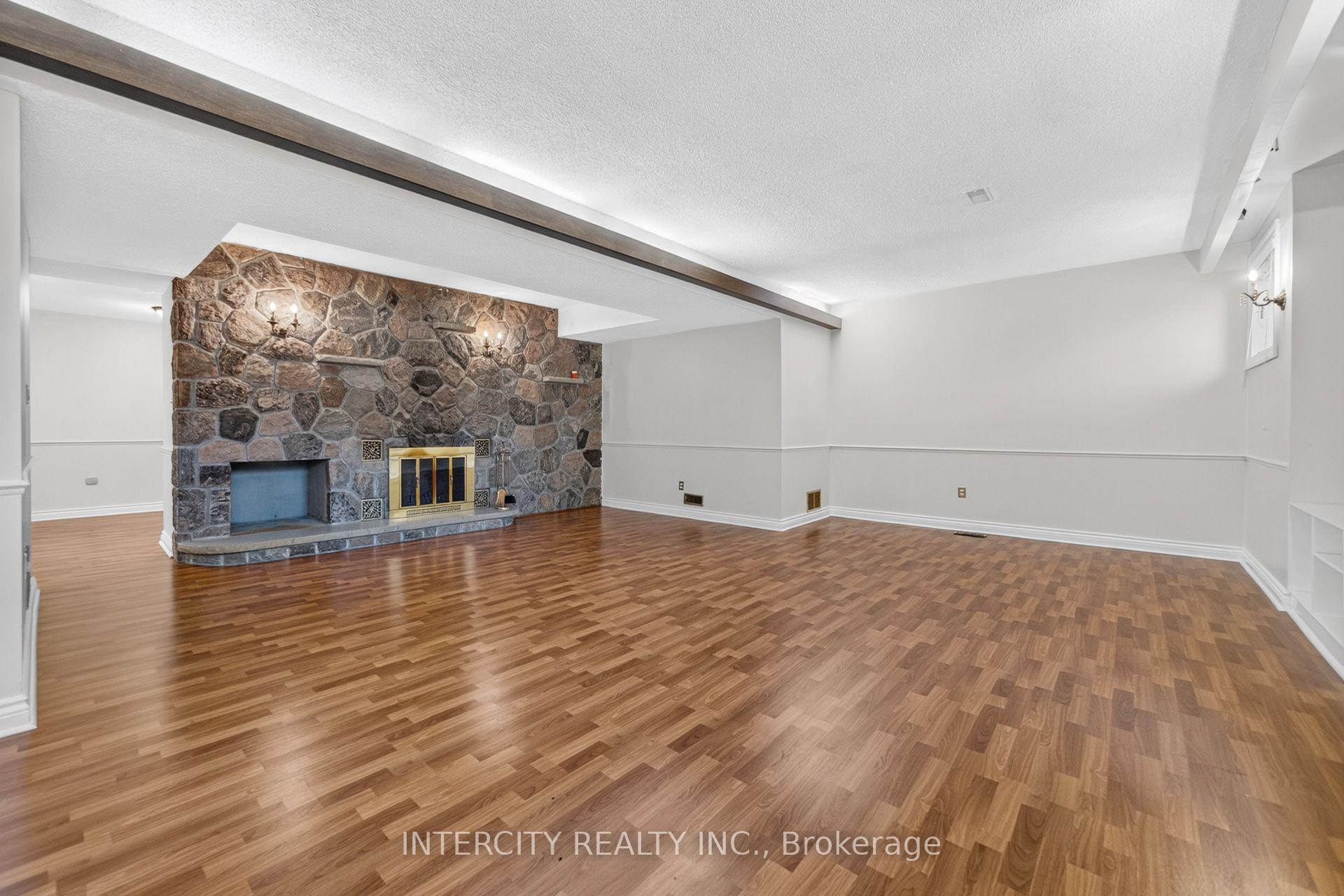 Photo 24 of 10 East Drive E, Markham, Unionville — HOMEH