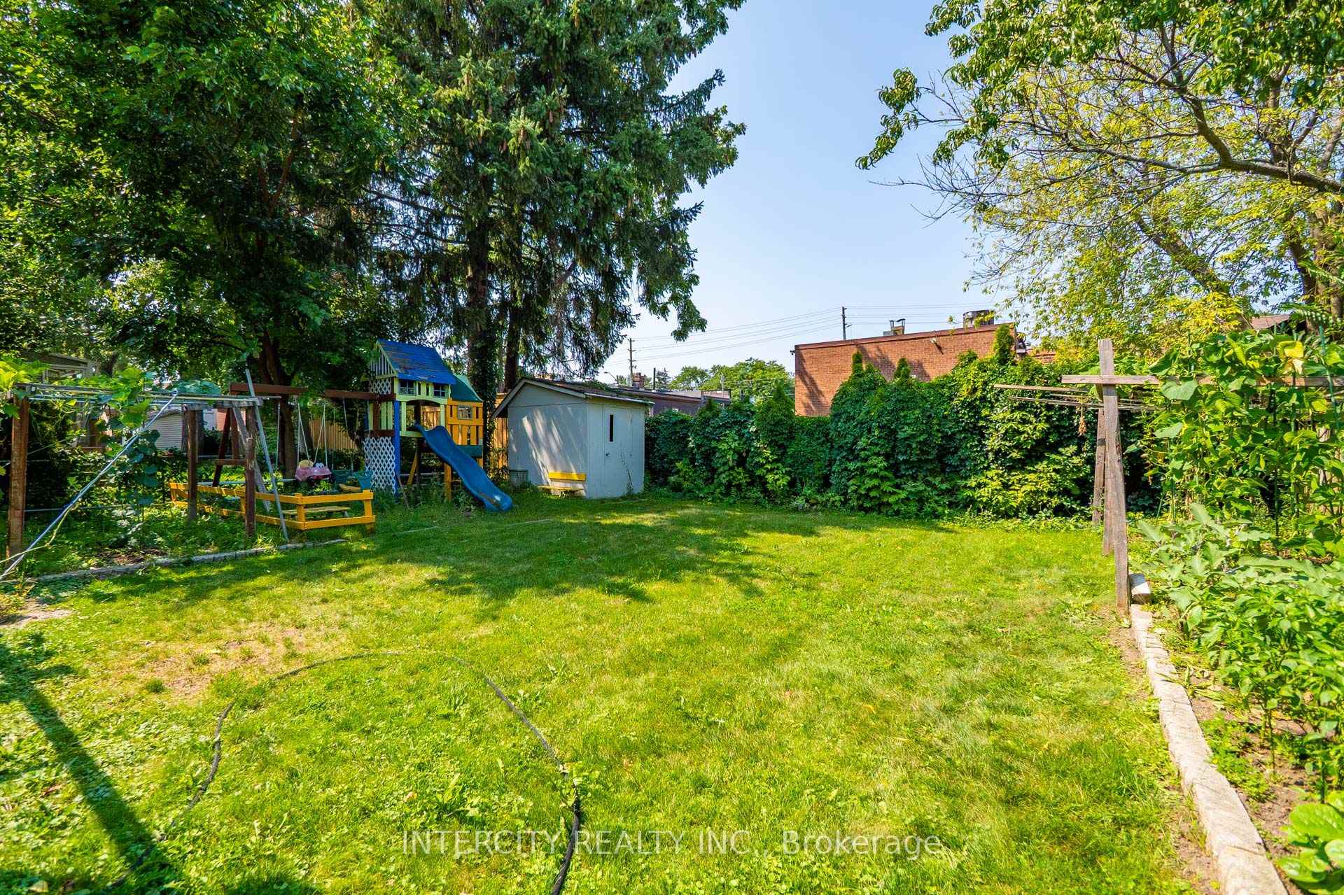 Photo 31 of 10 East Drive E, Markham, Unionville — HOMEH